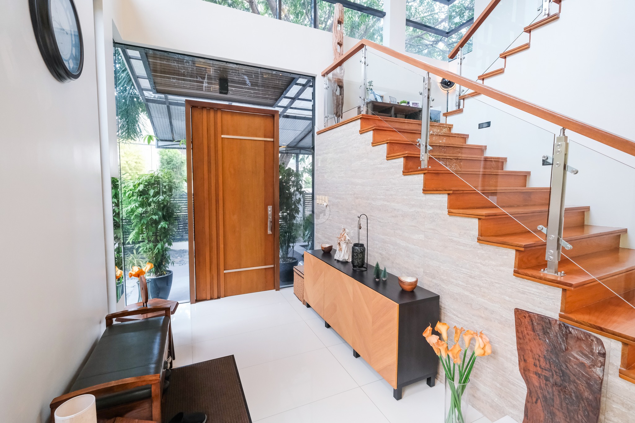 Sensational5-BedroomHouseandLotforSaleinAlabangHills,Muntinlupa-3.jpg
