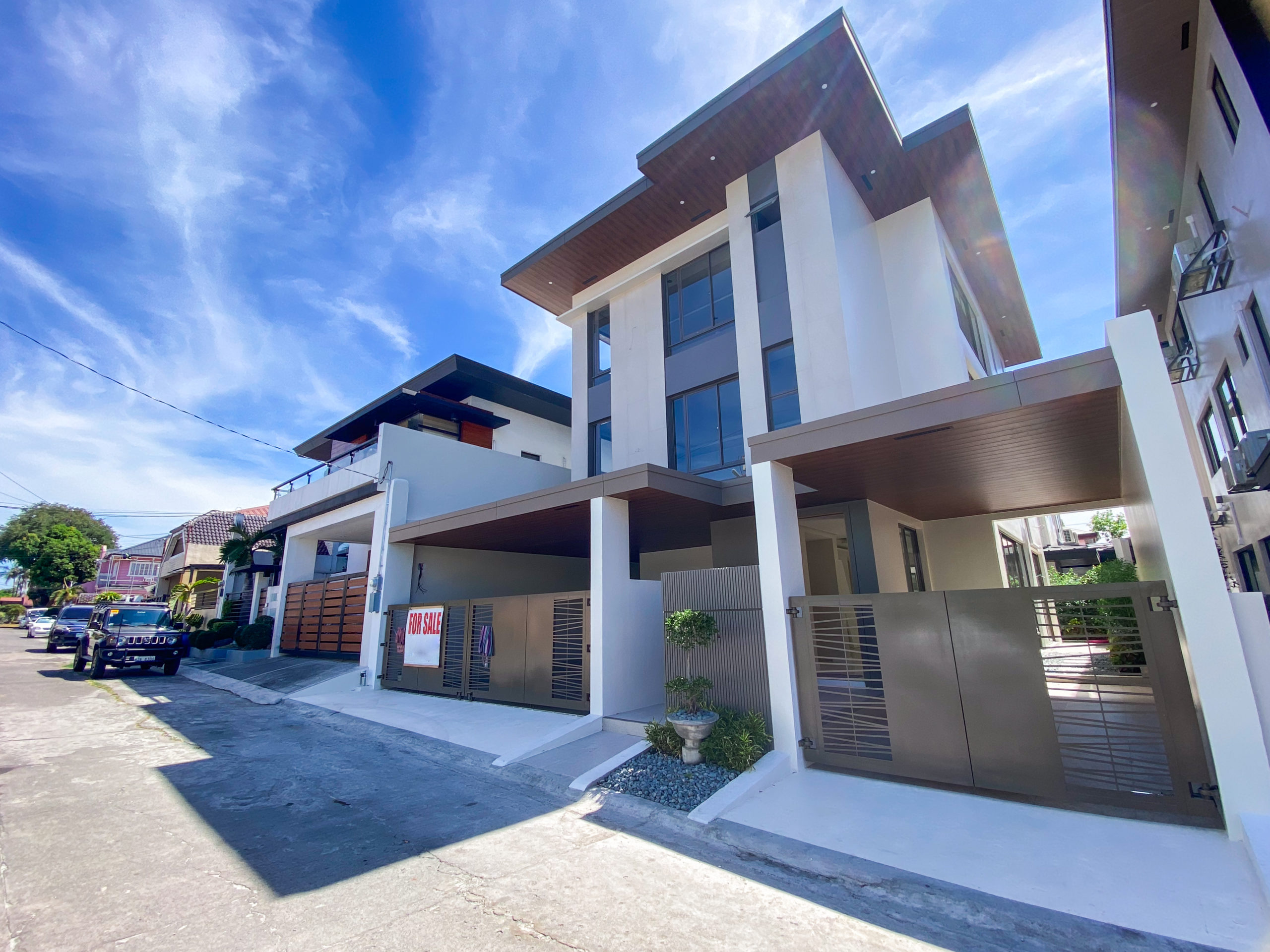 Sleek5-BedroomHouseandLotforSaleinBfHomes,Parañaque-1.jpg