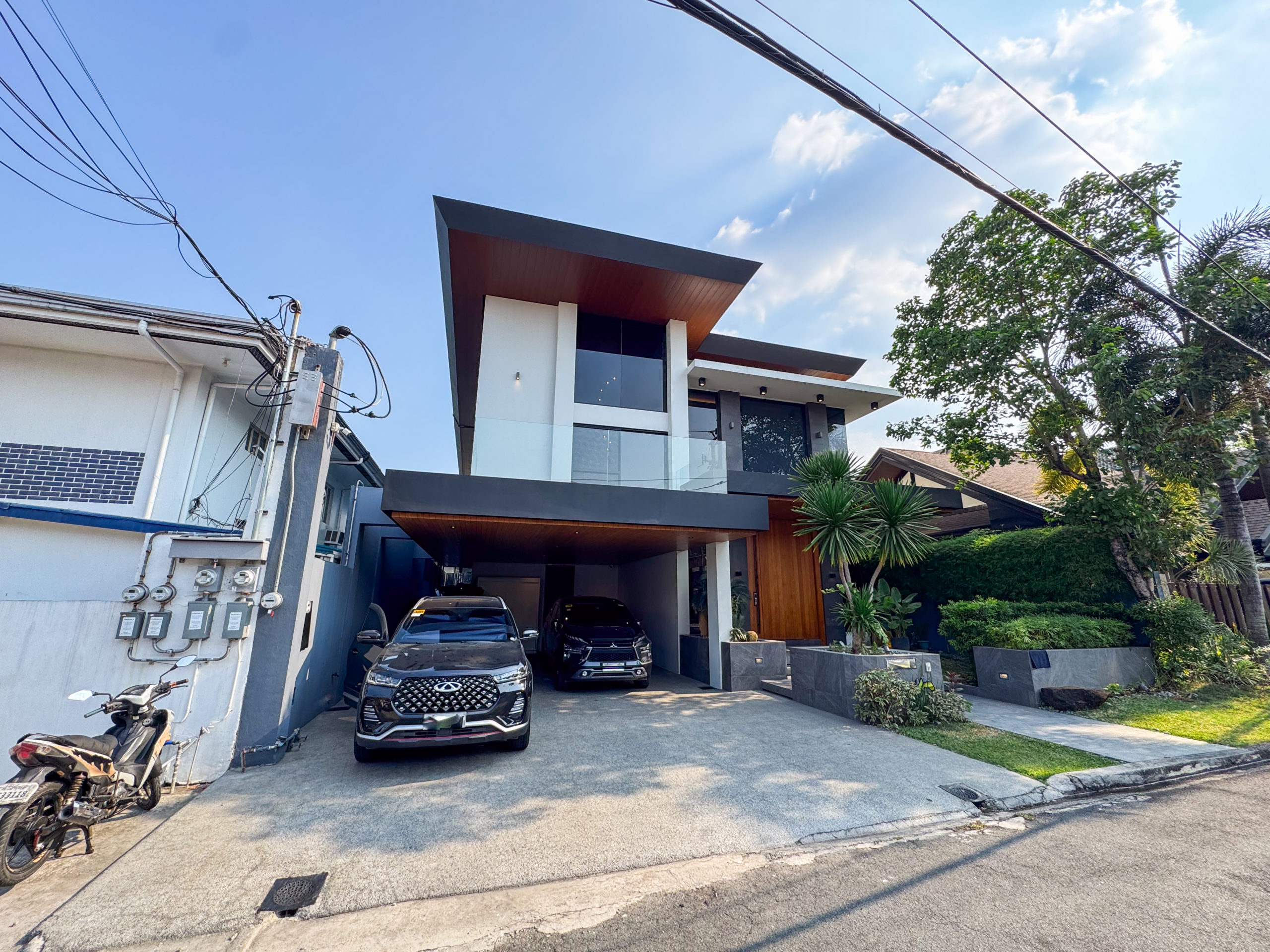 Astonishing5-BedroomHouseandLotforSaleinAlabangHillsVillage,Muntinlupa-1.jpg