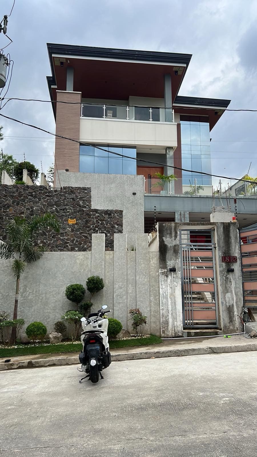 Gleaming5-BedroomHouseandLotforSaleinSunValley,Antipolo,Rizal-1.jpg