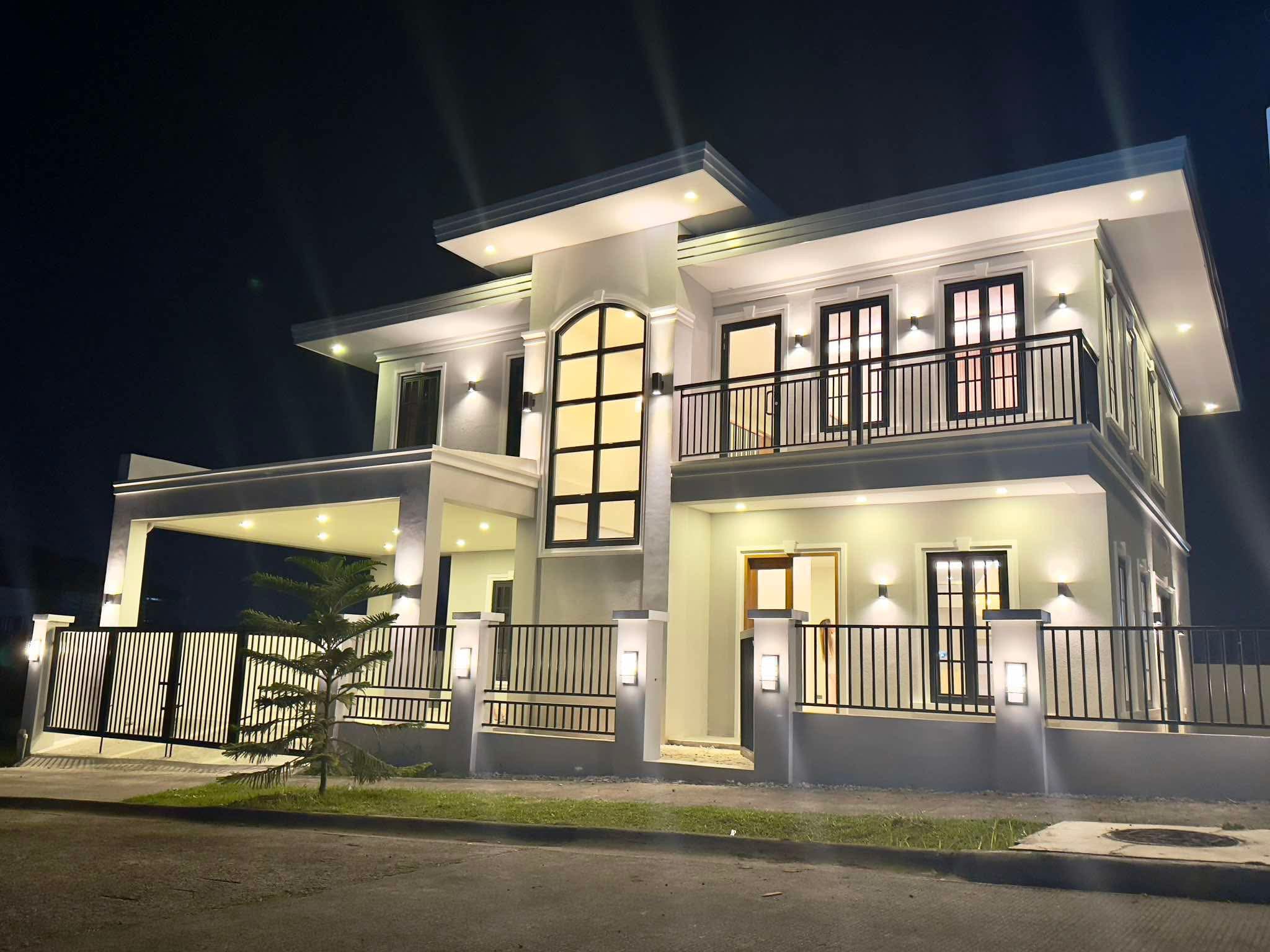 Stunning4-BedroomHouseandLotforSaleinChateaudeParis,SouthForbes,Silang,Cavite-1.jpg