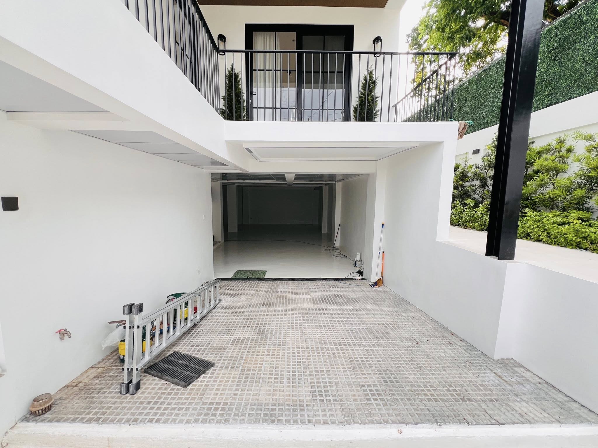 Sleek3-BedroomHouseandLotforSaleinFilinvest2,BatasanHills.QuezonCity-1.jpg