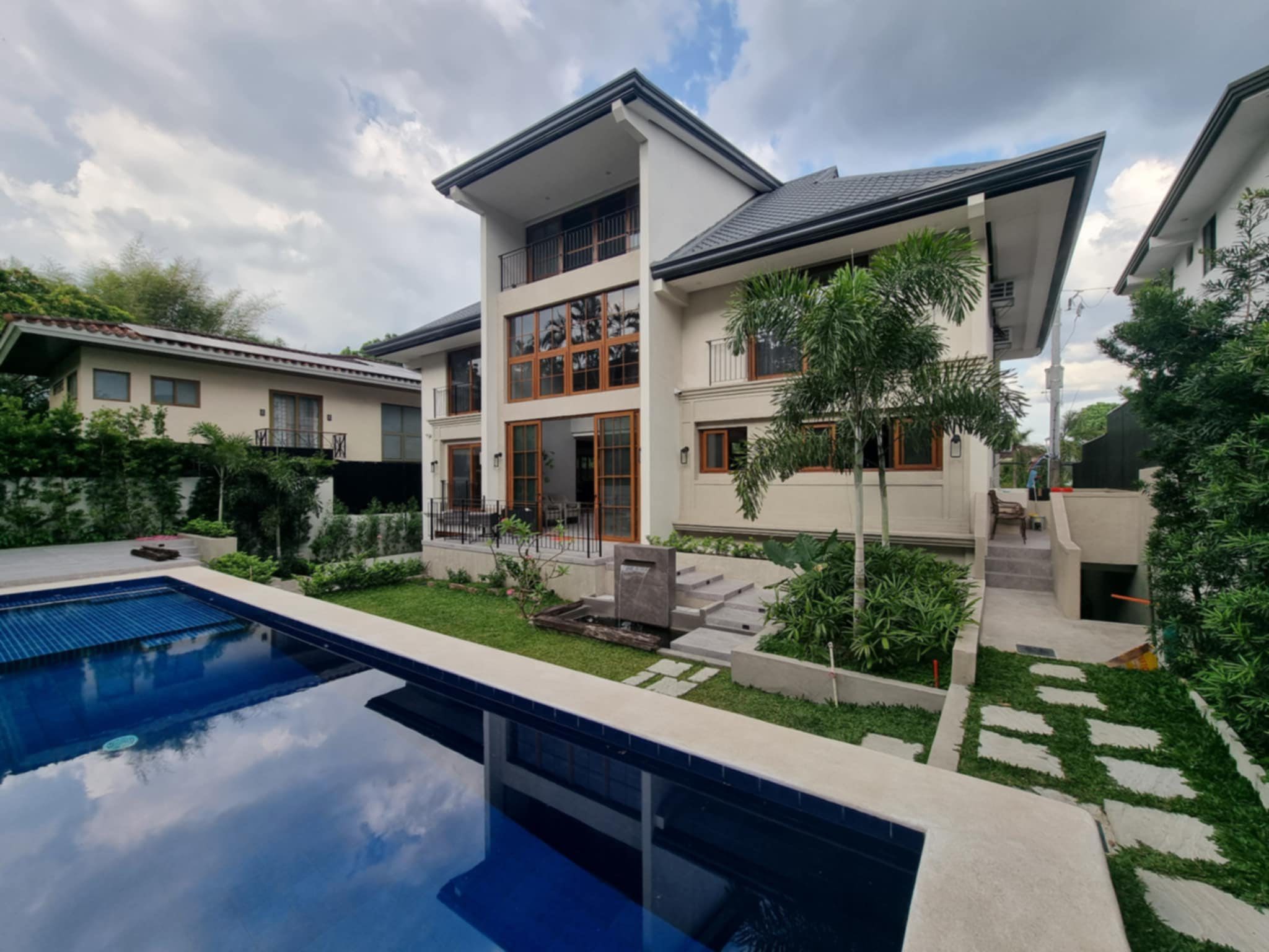 Inviting9-BedroomsHouseandLotforSaleinLoyolaGrandVillas,Marikina-1.jpg