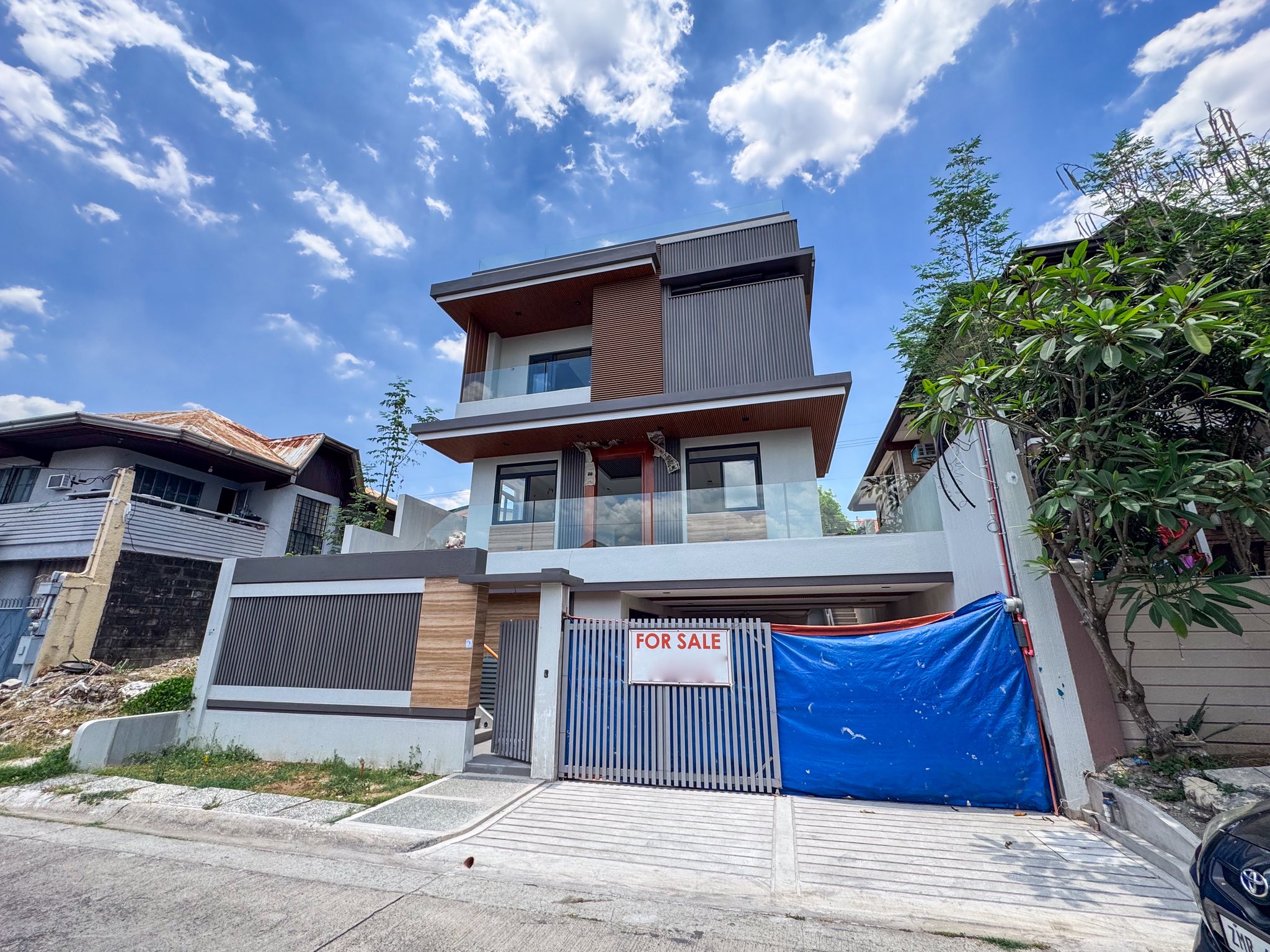 Attractive7-BedroomHouseandLotforSaleinFilinvest2,BatasanHills,QuezonCity-1.jpg