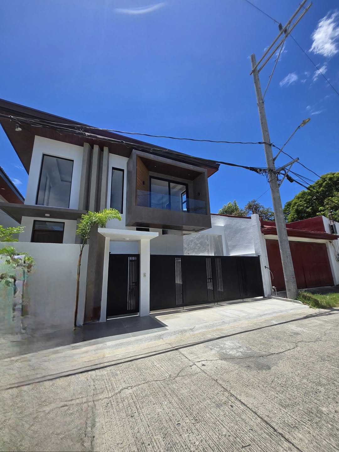 Attractive4-BedroomHouseandLotforSaleinBFHomes,Parañaque-1.jpg