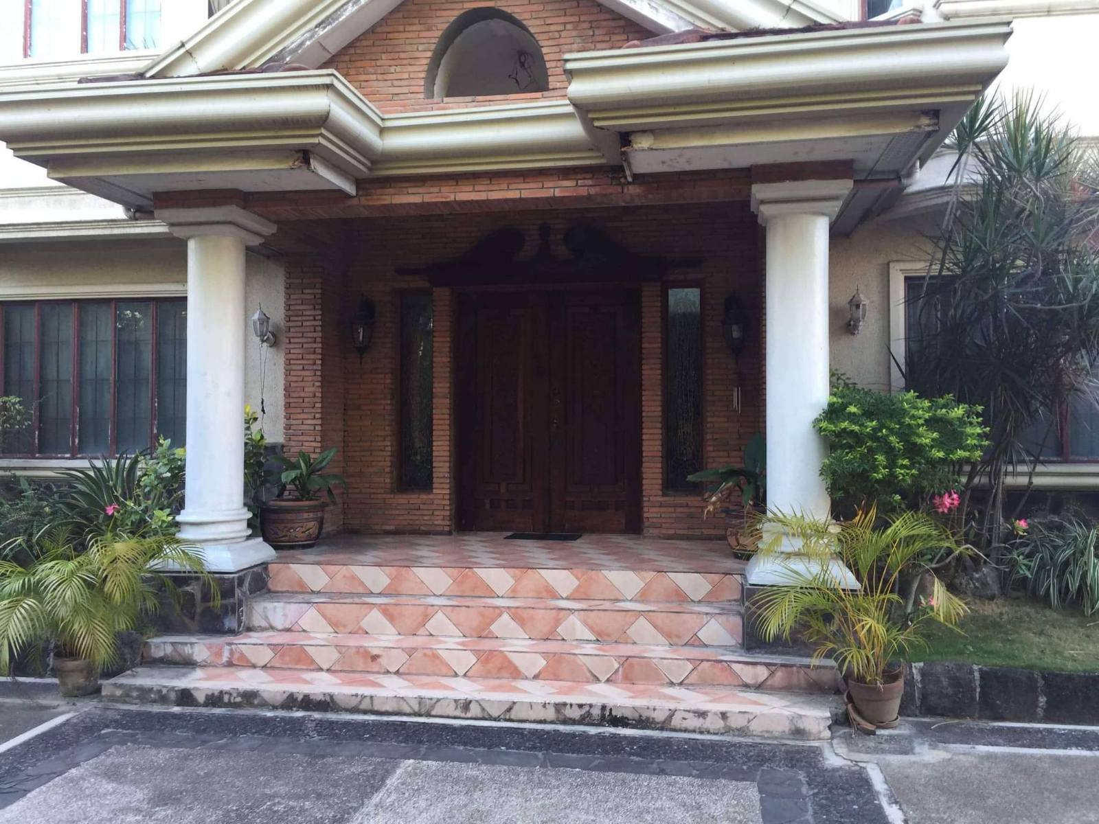 Timeless9-BedroomHouseandLotforSaleinPamplonaTres,LasPiñas-1.jpg