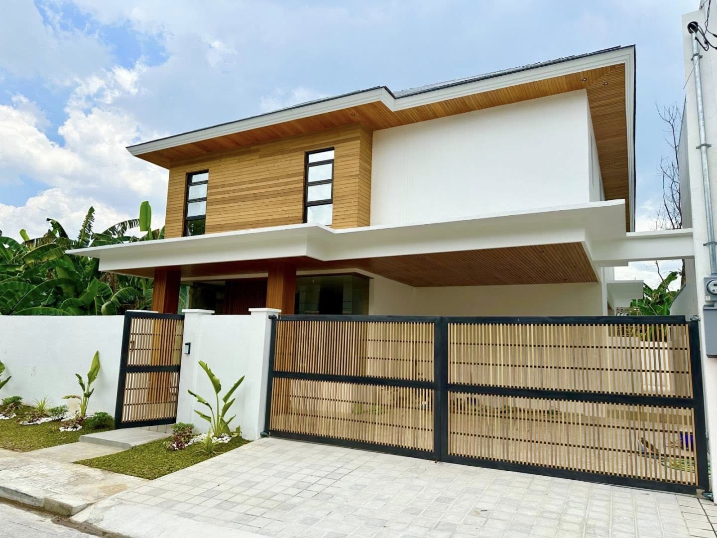 BrandNewModernTropical5-BedroomHouseandLotforSaleinNeopolitanFairview,Quezon City-1.jpg
