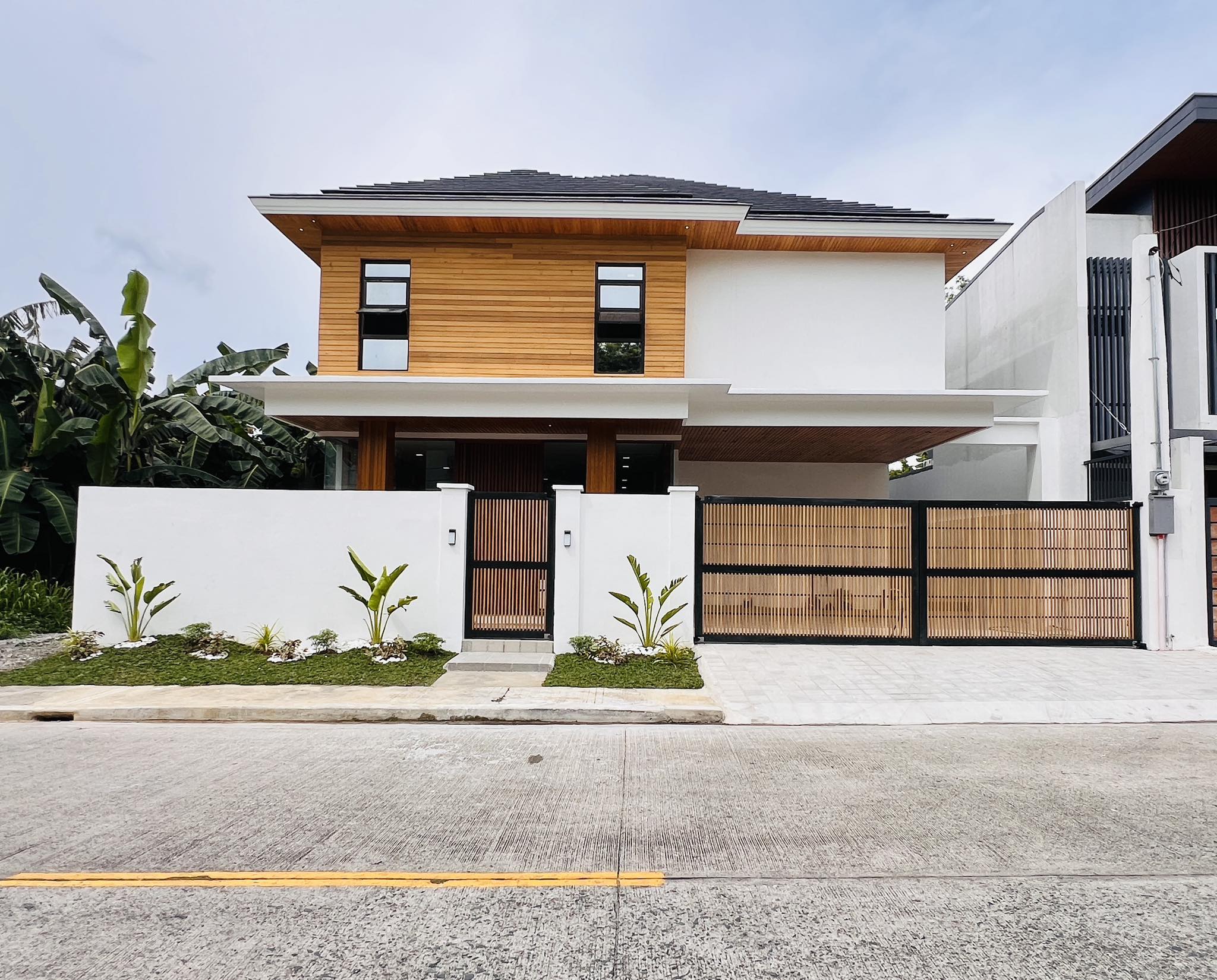 BrandNewModernTropical5-BedroomHouseandLotforSaleinNeopolitanFairview,QuezonCity-1.jpg
