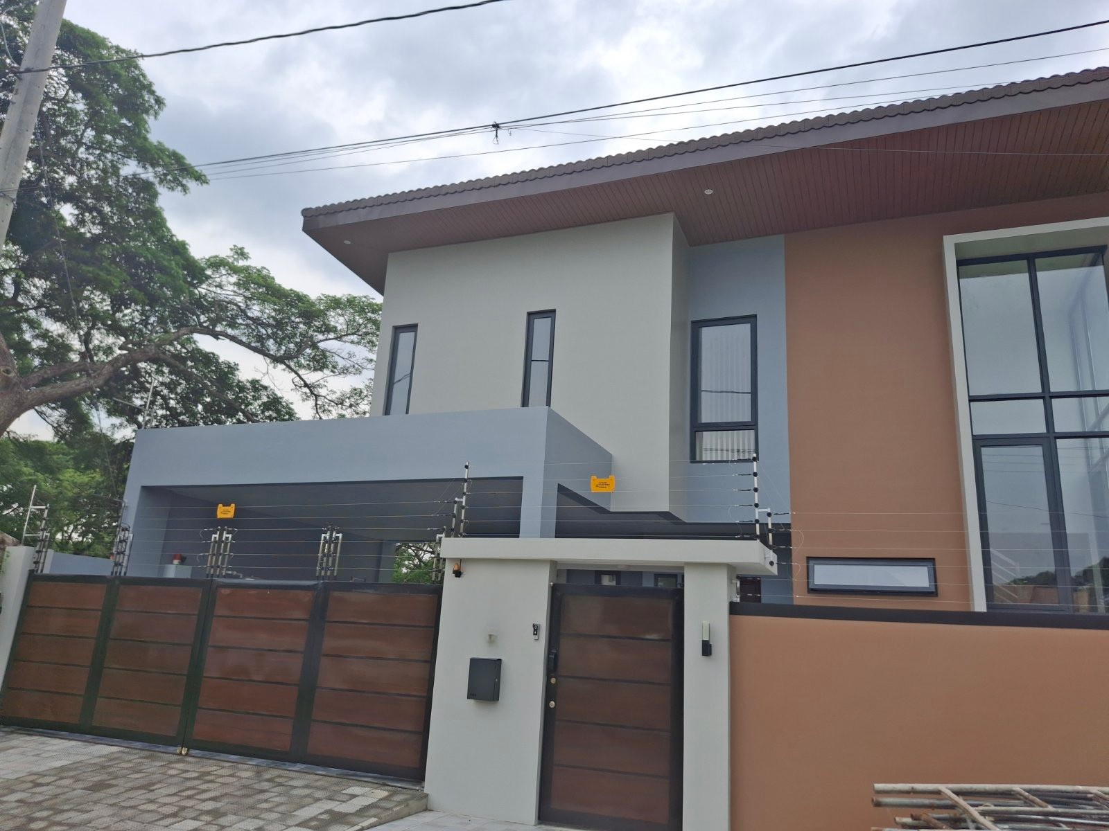 Sensational4-BedroomHouseandLotforSaleinSalitran,Dasmariñas,Cavite-1.jpg