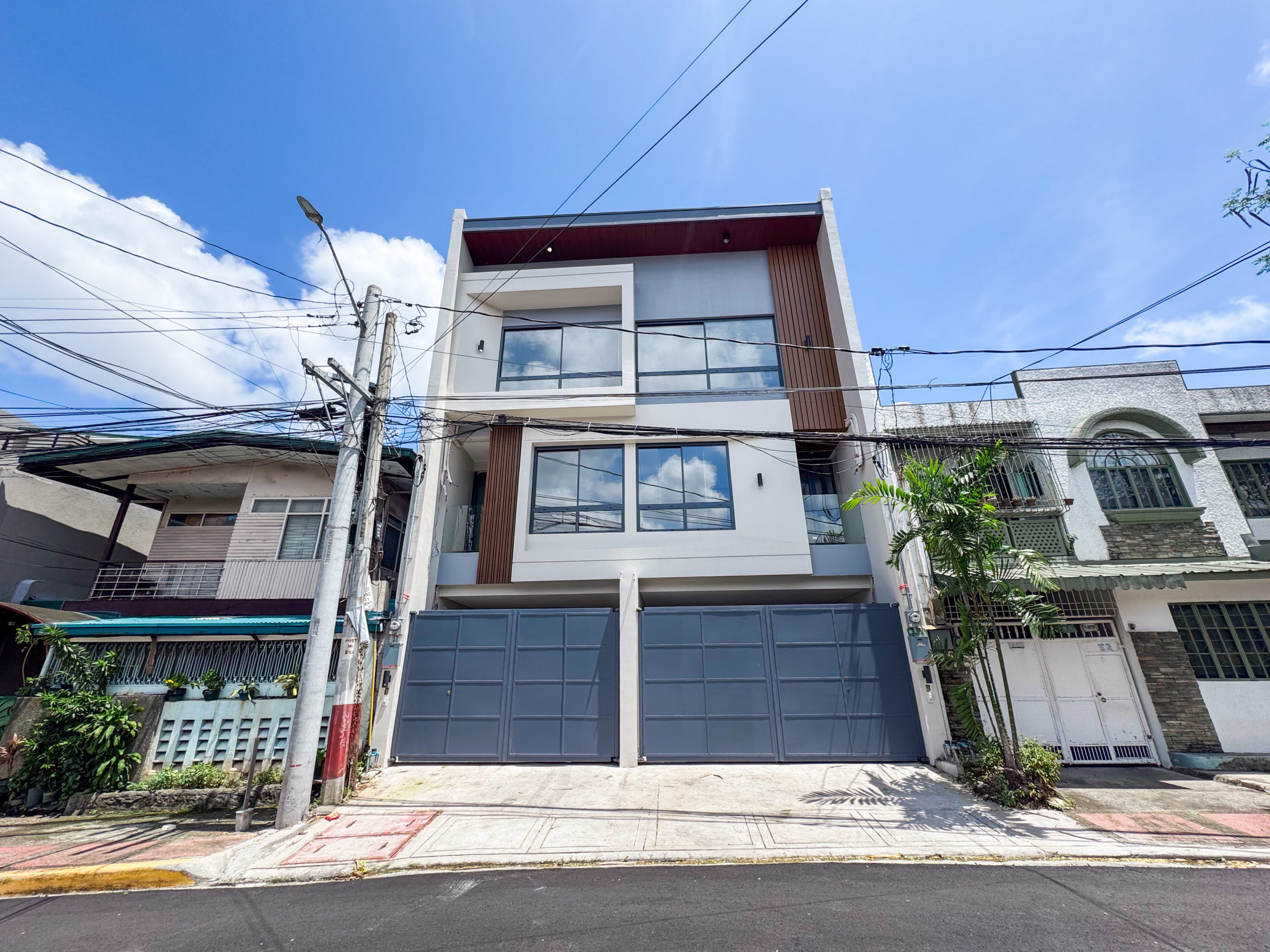 Splendid4-BedroomDuplexforSaleinKamiasAnonas,QuezonCity-1.jpg