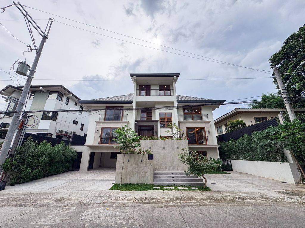 Inviting9-BedroomsHouseandLotforSaleinLoyolaGrandVillas,Marikina-1.jpg