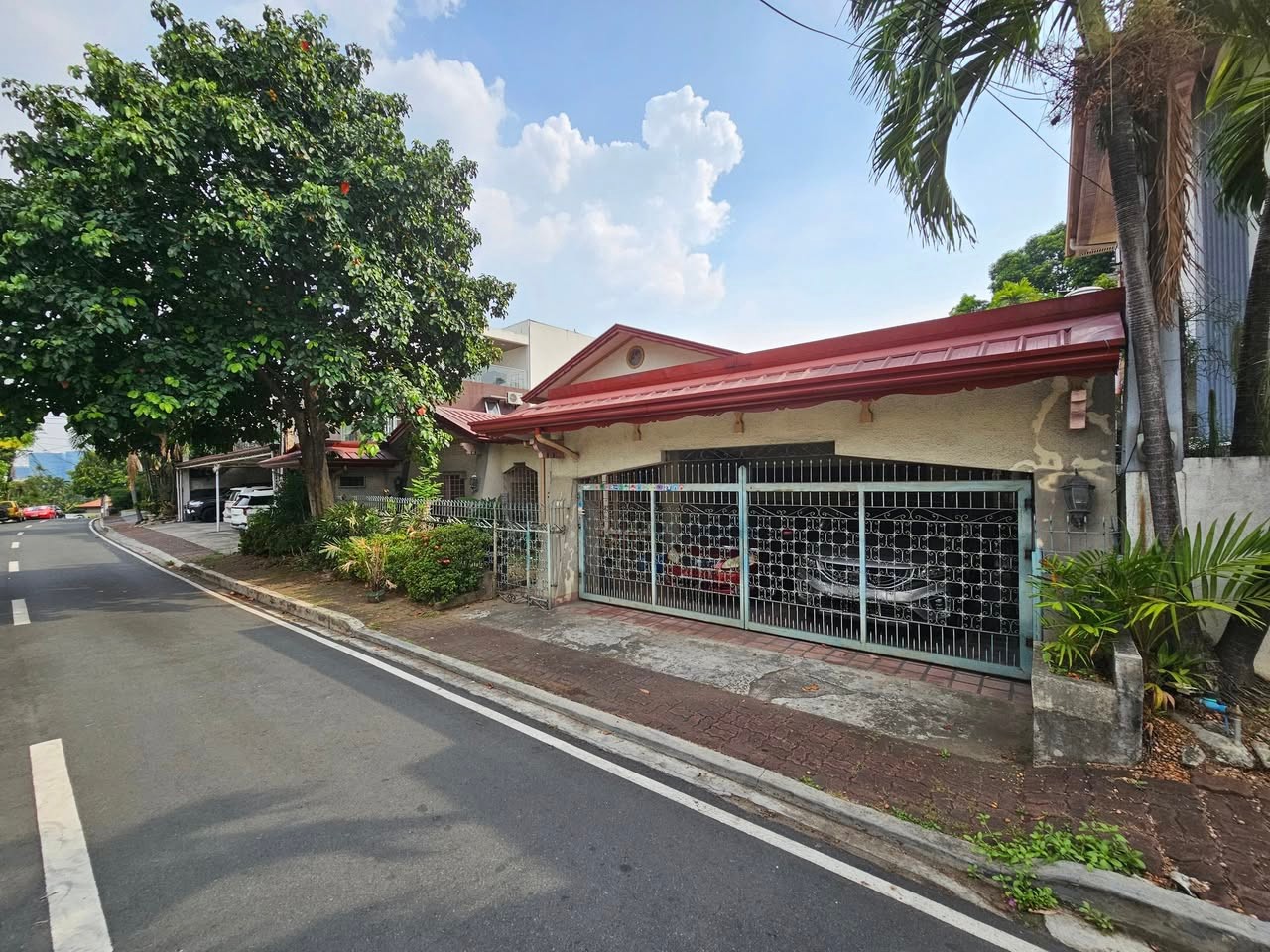 Vintage5-BedroomHouseandLotforSaleinSt.Ignatius,QuezonCity-1.jpg