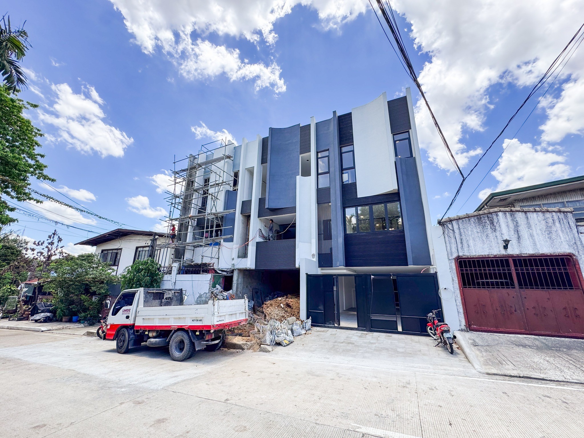 Minimalist5-BedroomTownhouseforSaleinTeacher'sVillage,QuezonCity-1.jpg