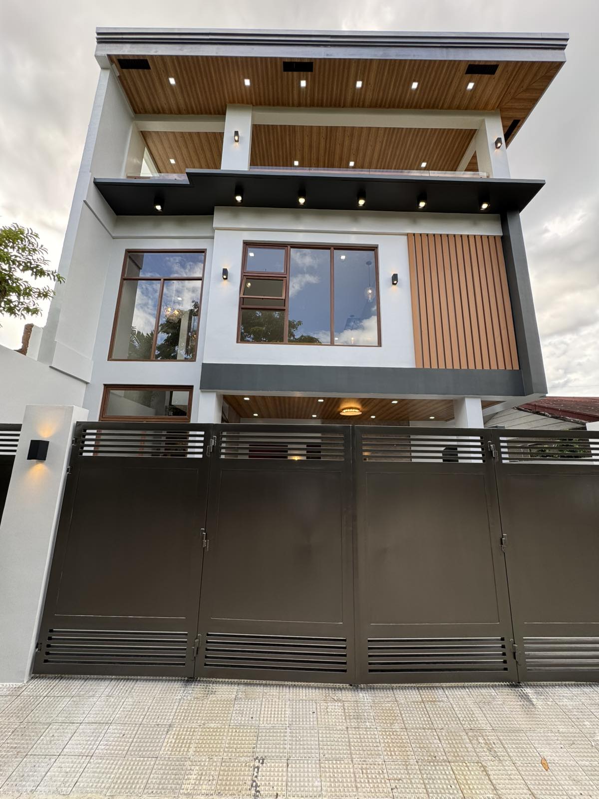 Fabulous5-BedroomHouseandLotforSaleinMambugan,Antipolo,Rizal-1.jpg