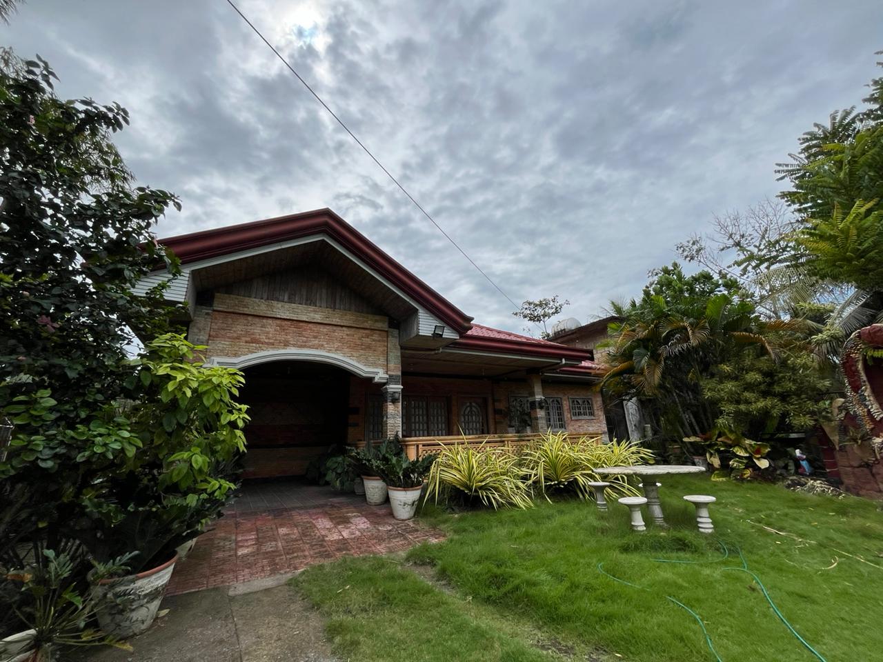 Vintage4-BedroomHouseandLotforSaleinToledoCity,Cebu-1.jpg