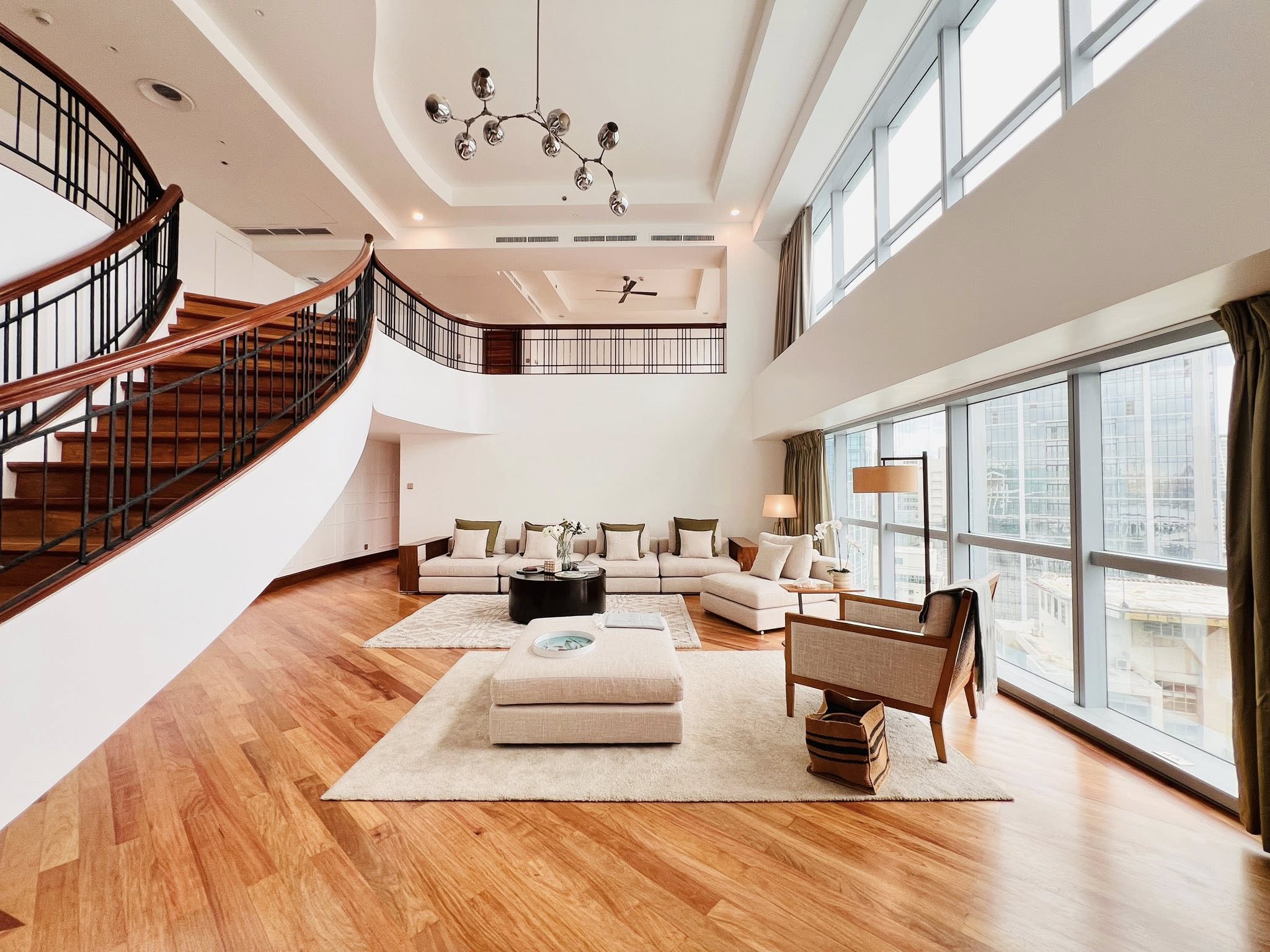 4-BedroomPenthouseBiLevelUnitinTheForbesTower,SalcedoVillage,MakatiCity-2.jpg
