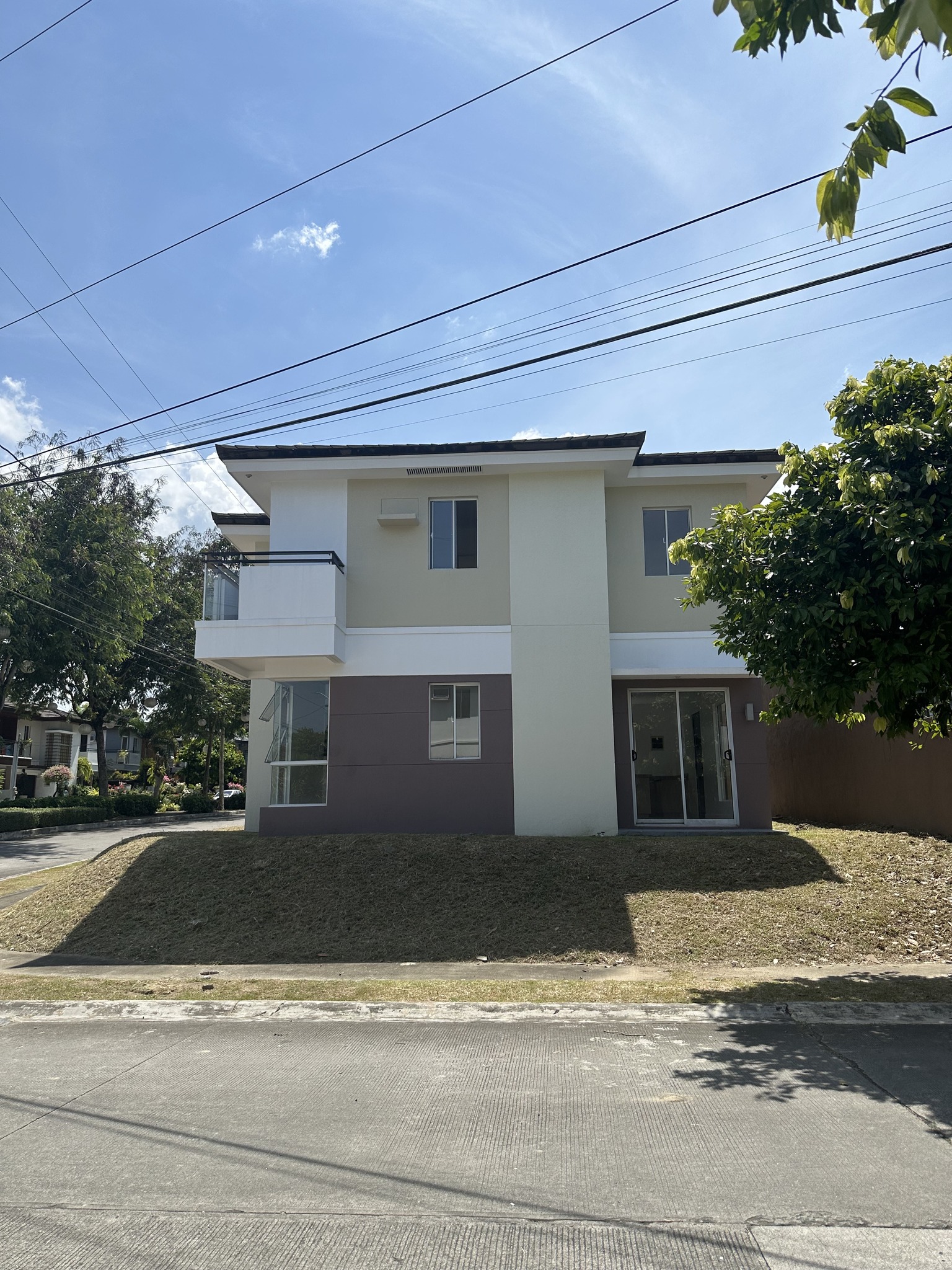 Sensational4-BedroomHouseandLotinRidgeviewEstatesNuvali,Calamba,Laguna-1.jpg