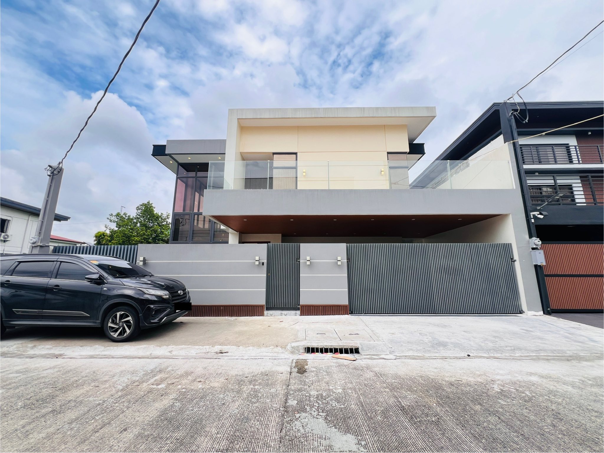 Stunning4-BedroomHouseandLotforSale inGenevaGardensNeopolitanVII,Fairview,QuezonCity-1.jpg
