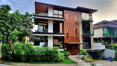 Picturesque5-BedroomHouseandLotforSaleinMckinleyHilldr.BGC,Taguig-1.jpg