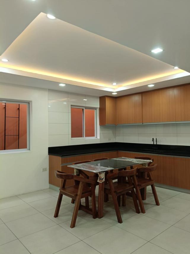 Vibrant3-BedroomTownhouseforSaleinBgy.Pinyahan,QuezonCity-8.jpg