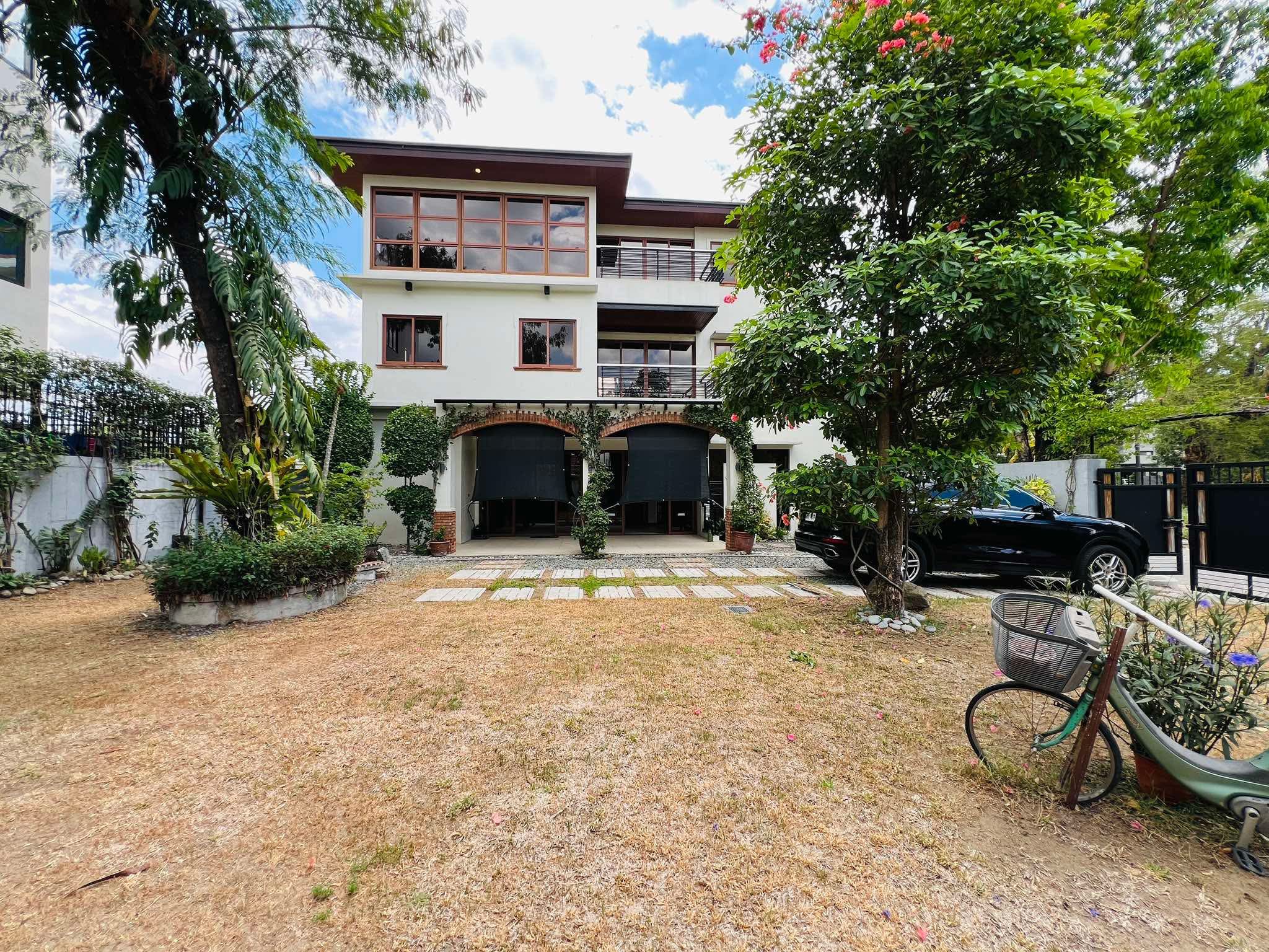 TwoLotswithPre-Owned3-BedroomHouseandLotforSaleinWoodridgeHeights,MarikinaCity-1.jpg