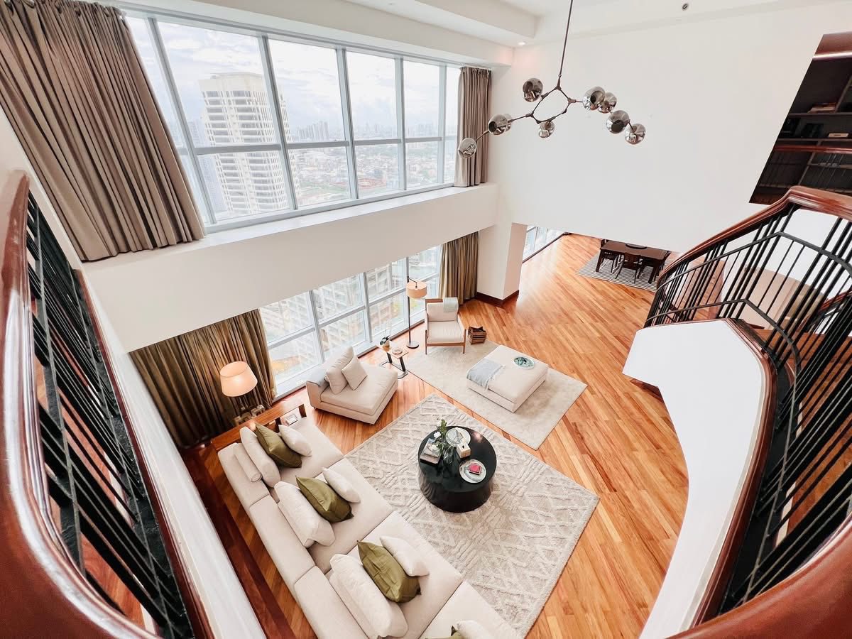 4-BedroomPenthouseBi-LevelUnitforLeaseinTheForbesTower,SalcedoVillage,MakatiCity-19.jpg