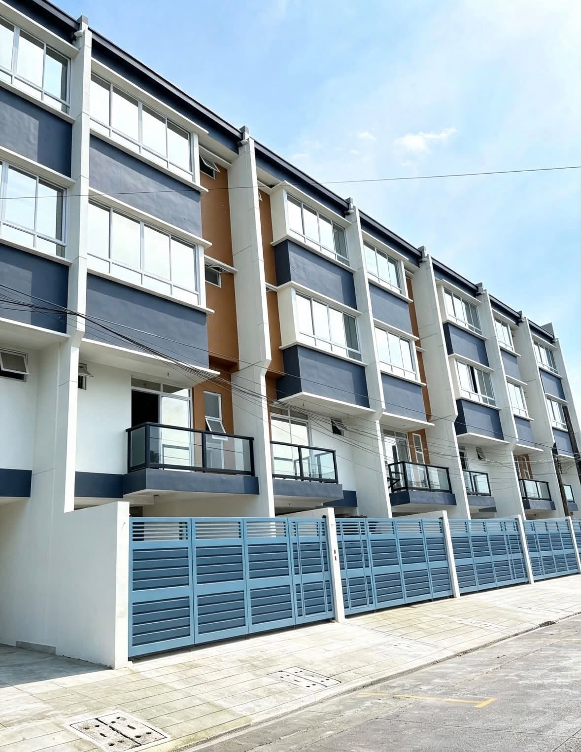 Sleek4-BedroomTownhouseforSaleinBrgy.NewZunigaMandaluyongCity-1.jpg