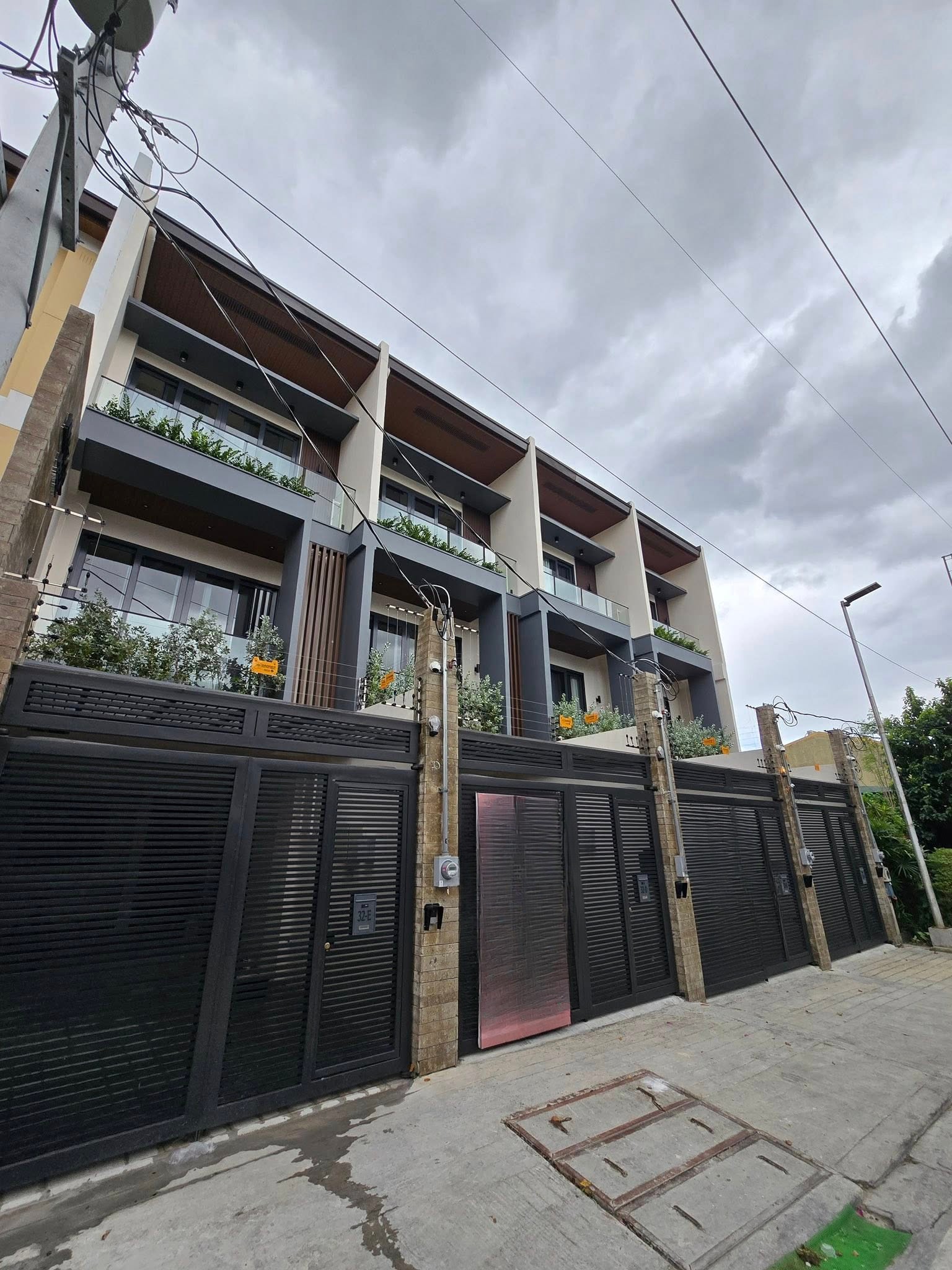 Astonishing4-BedroomTownhouseandLotforSaleinSikatunaVillage,QuezonCity-1.jpg