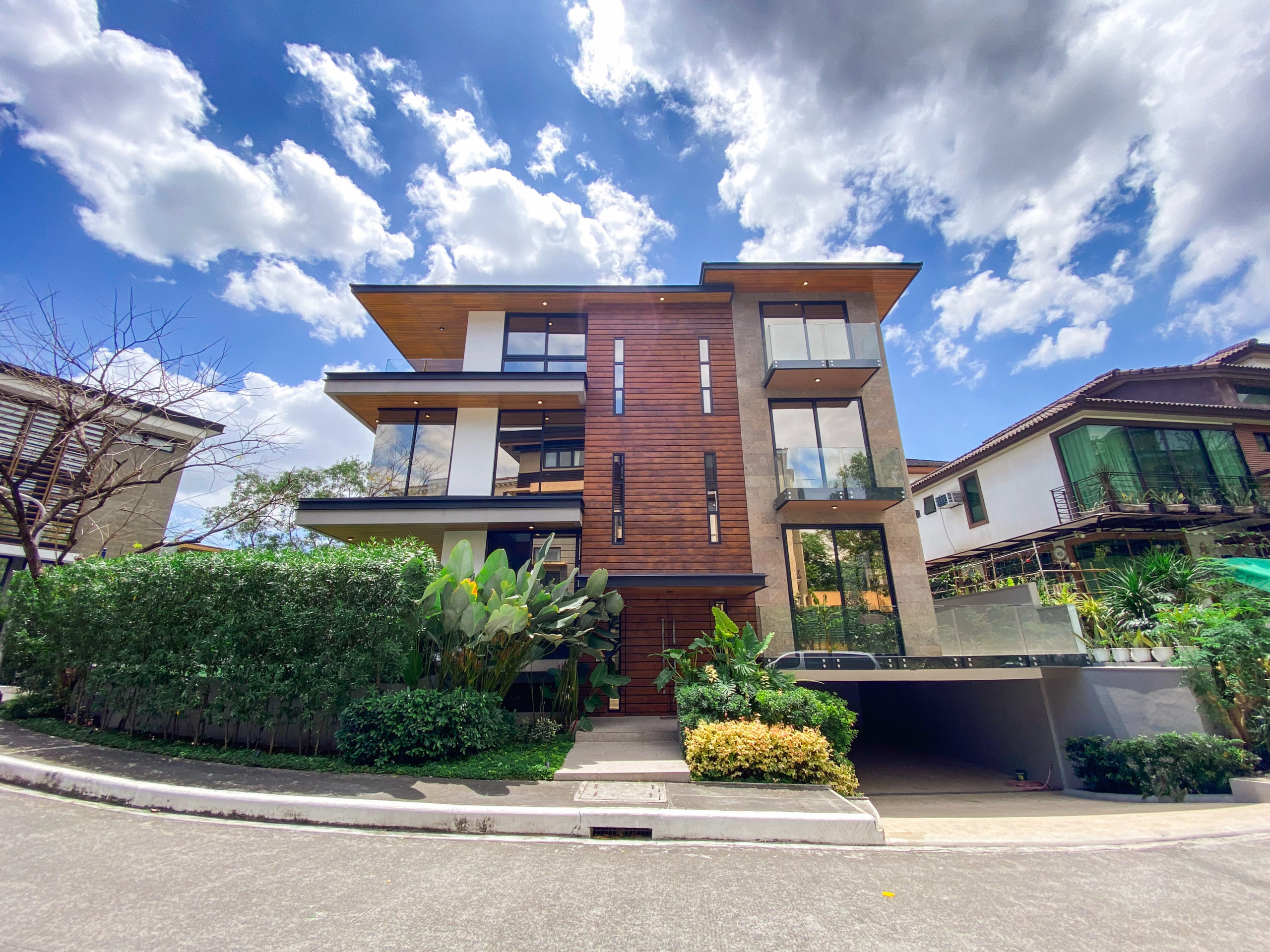 Picturesque5-BedroomHouseandLotforSaleinMckinleyHilldr.BGC,Taguig-1.jpg