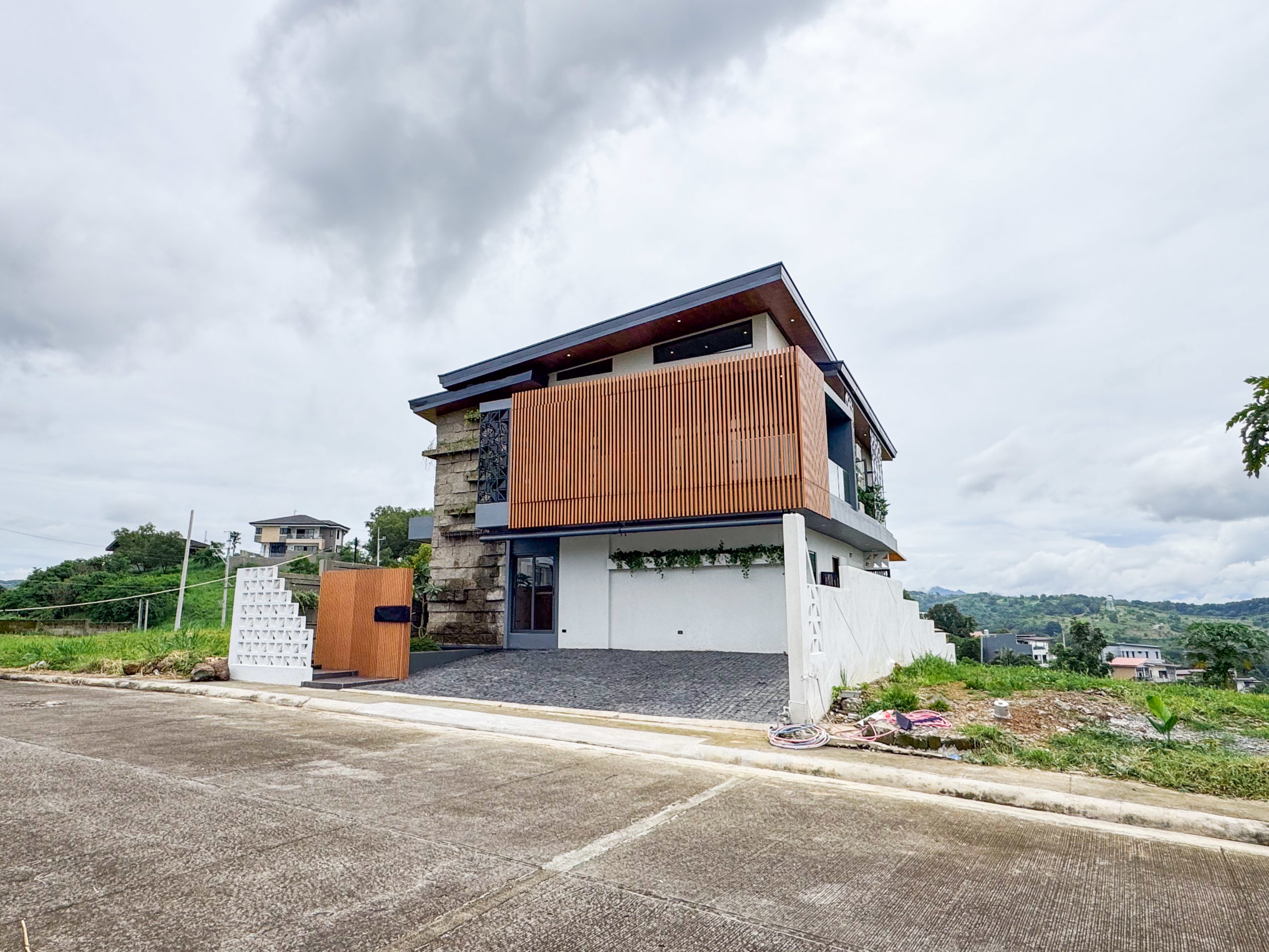 ModernTropical4-BedroomHouseandLotforSaleinSunValleyEstates,AntipoloCity-4.jpg