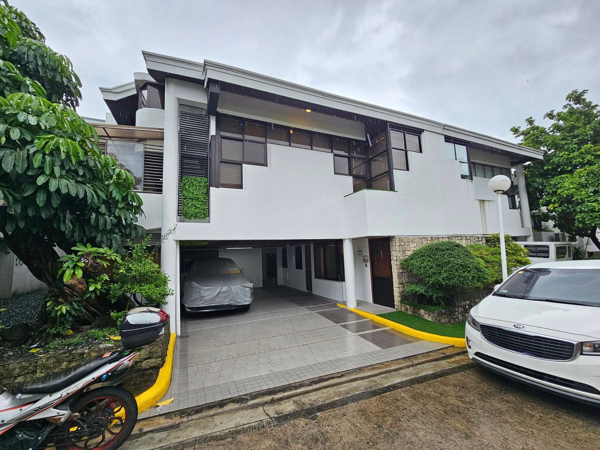 Attractive3-BedroomTownhouseforSaleinMariposaVillas,Cubao,QuezonCity-1.jpg