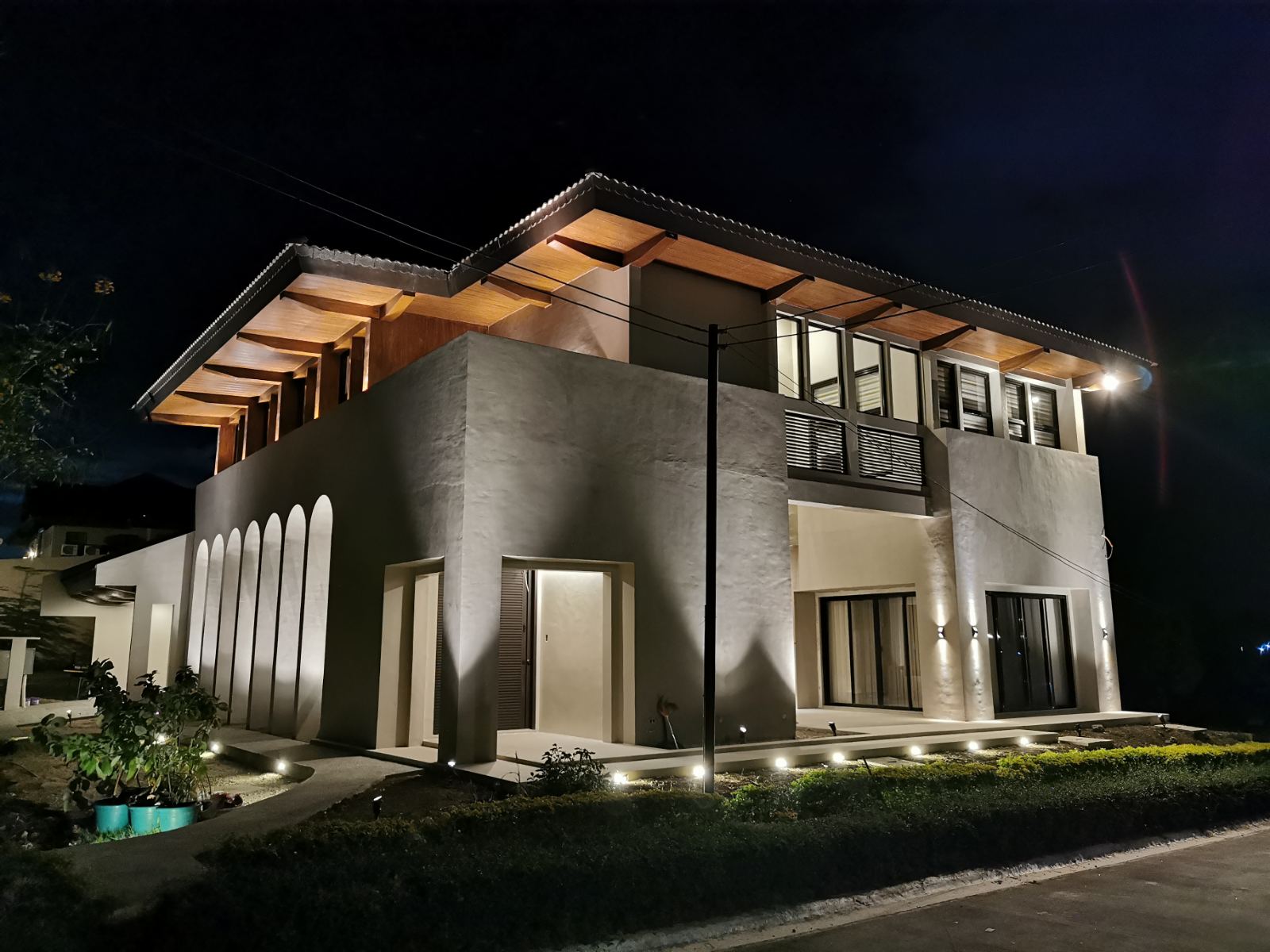 Elegant5-BedroomHouseandLotforSaleinPortofino,LasPiñas-1.jpg
