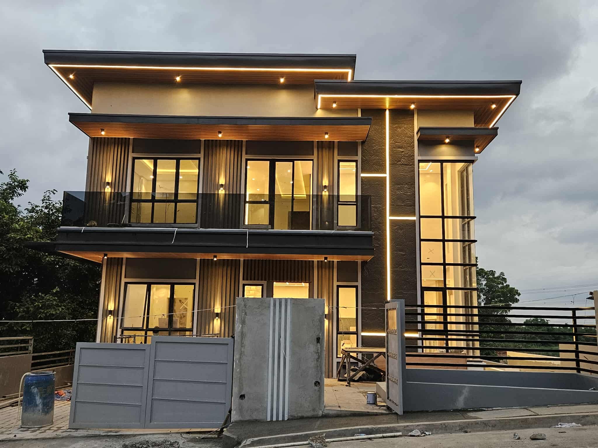 Luxurious4-BedroomHouseandLotforinSunValleyResidential,Antipolo,Rizal-1.jpg
