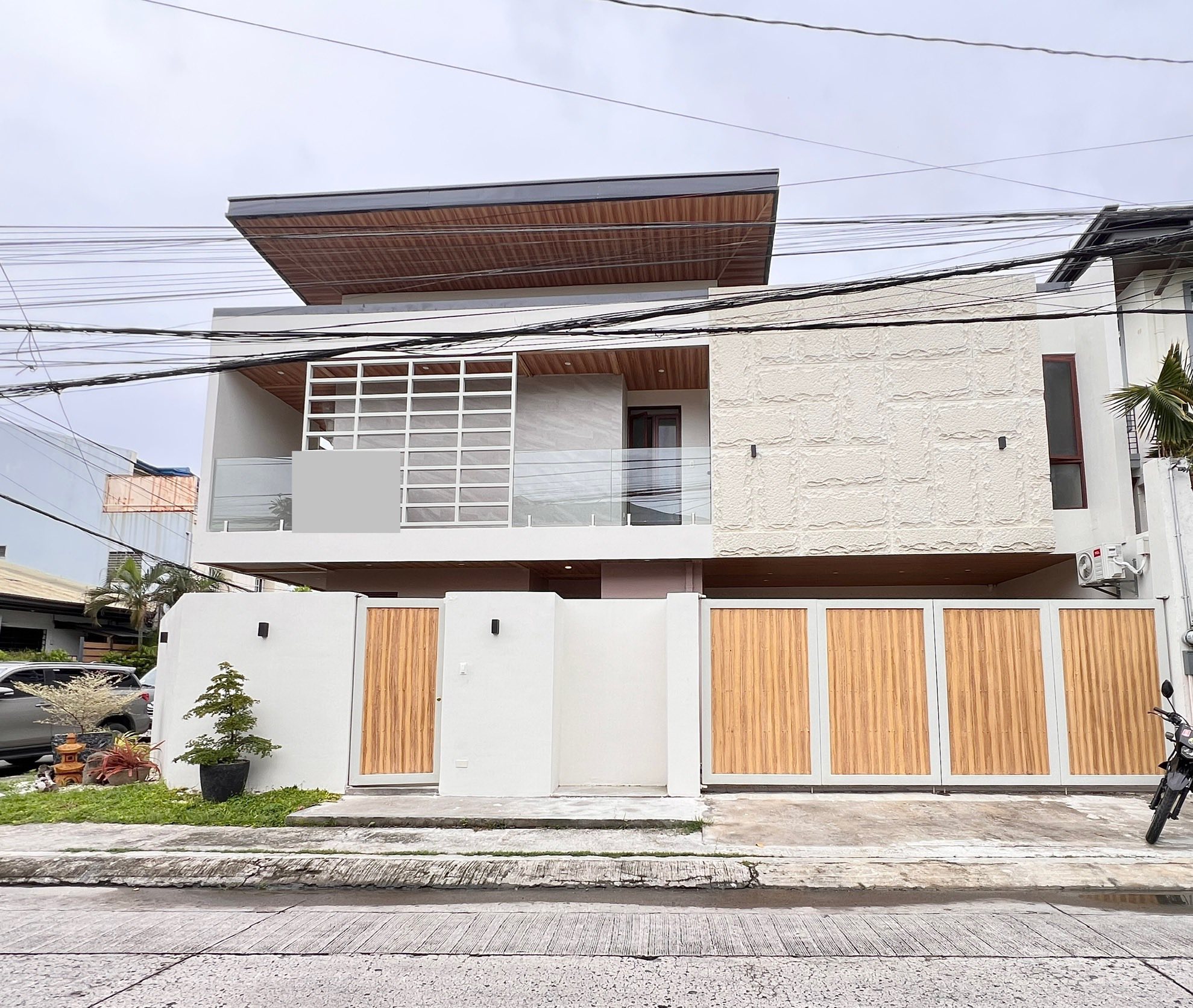 Majestic5-BedroomHouseandLotforSaleinGreenwoodsExec.Village,Cainta,Rizal-1.jpg