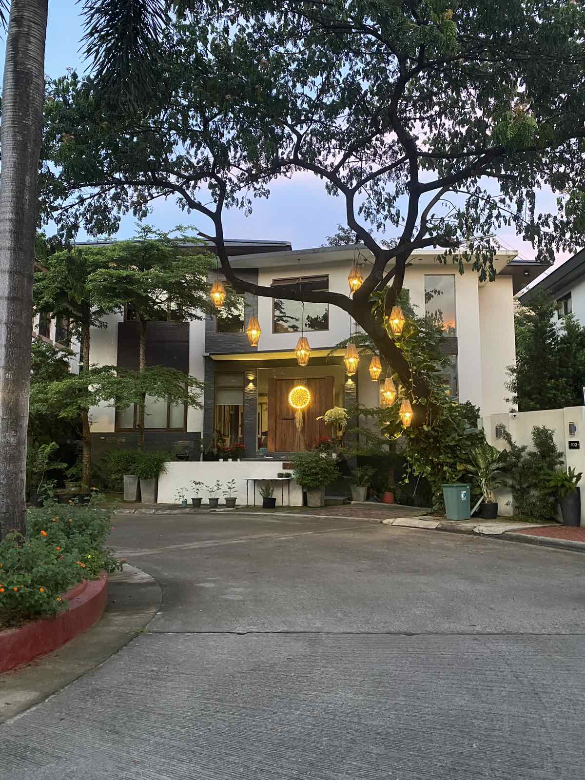 Enchanting4-BedroomHouseandLotforSaleinPaseoDeMagallanes,Makati-1.jpg
