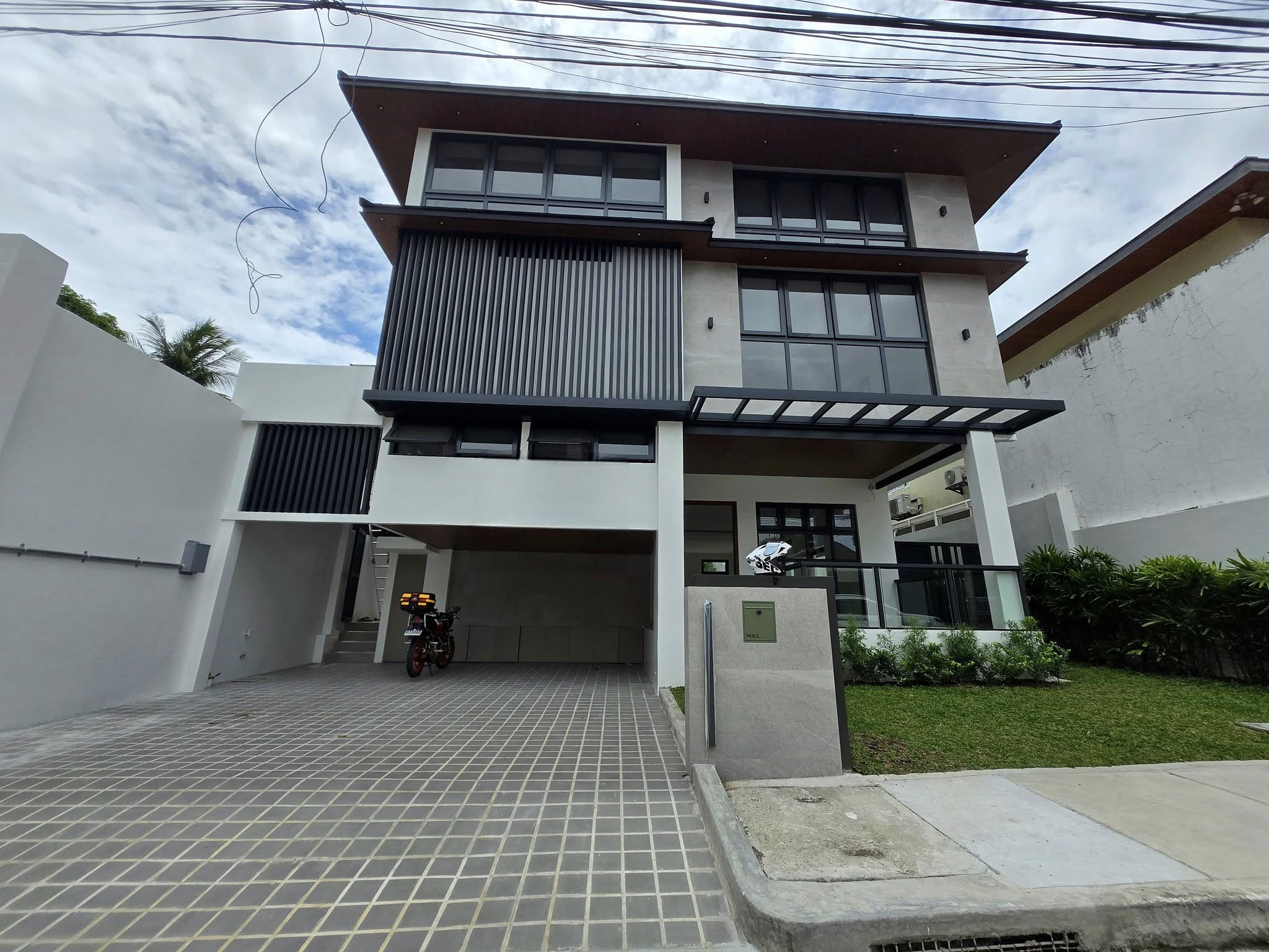 PristineBrandNew5-BedroomHouseandLotforSaleinTahananVillage,Parañaque-1.jpg