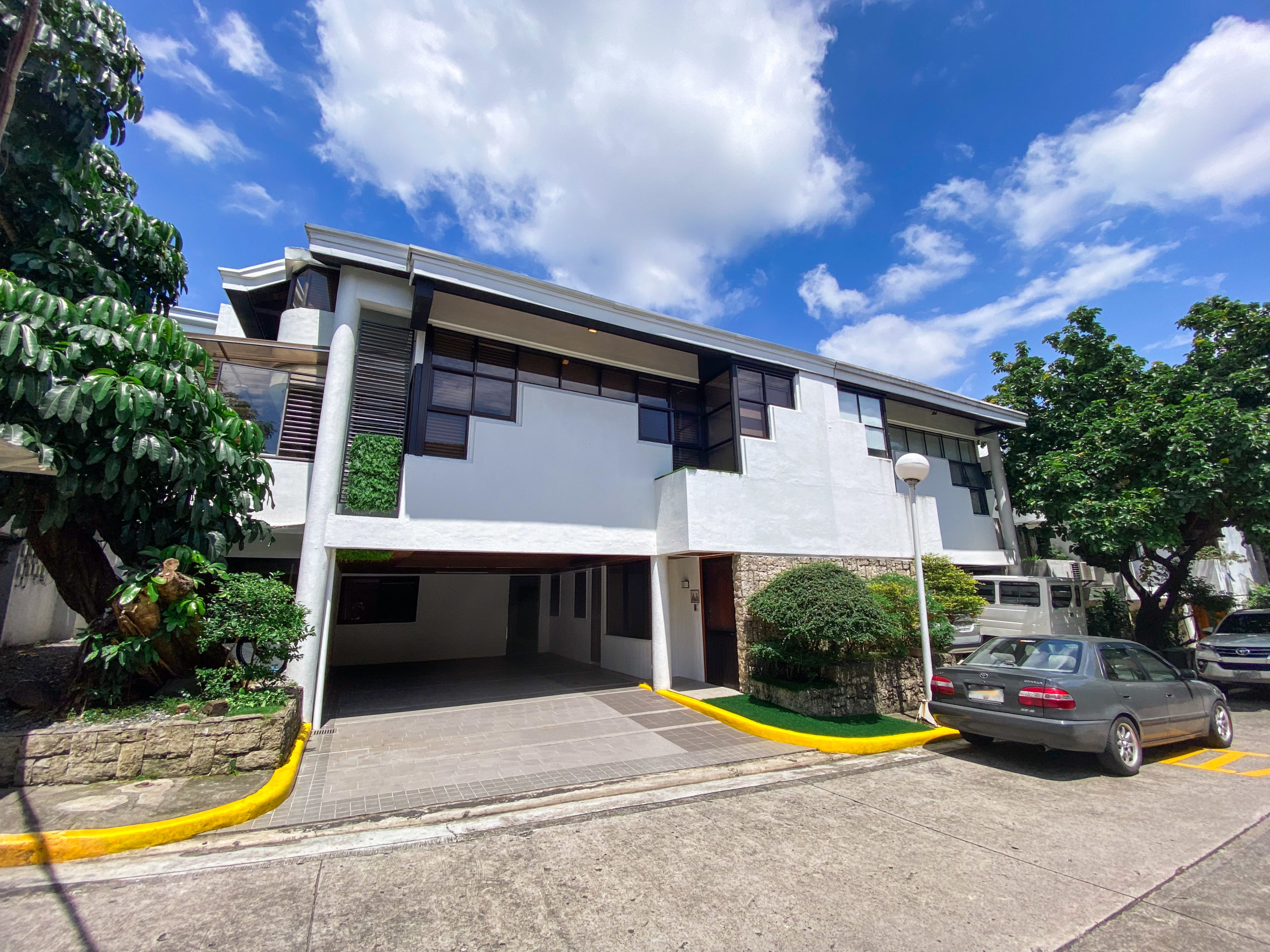 Attractive3-BedroomTownhouseforSaleinMariposaVillas,Cubao,QuezonCity-1.jpg