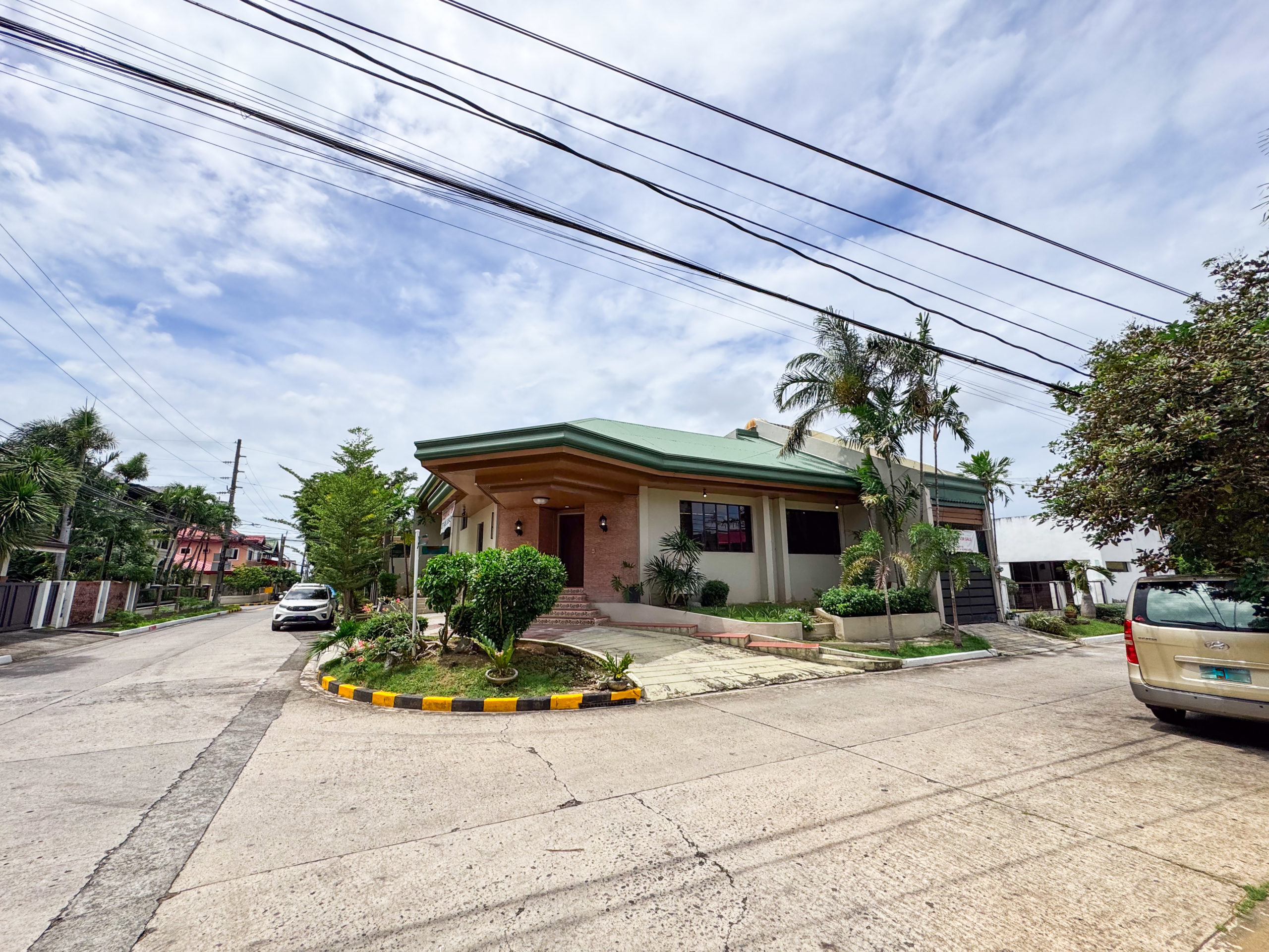 Sensational4-BedroomHouseandLotforSaleinTahananVillage,ParañaqueCity-1.jpg
