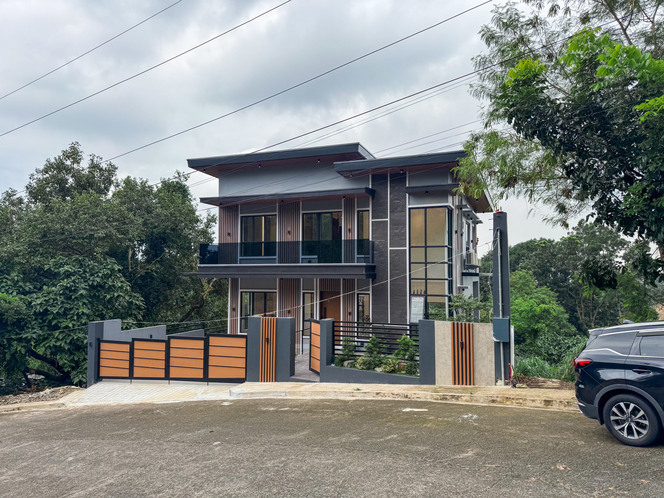 Luxurious4-BedroomHouseandLotforinSunValleyResidential,Antipolo,Rizal-1.jpg