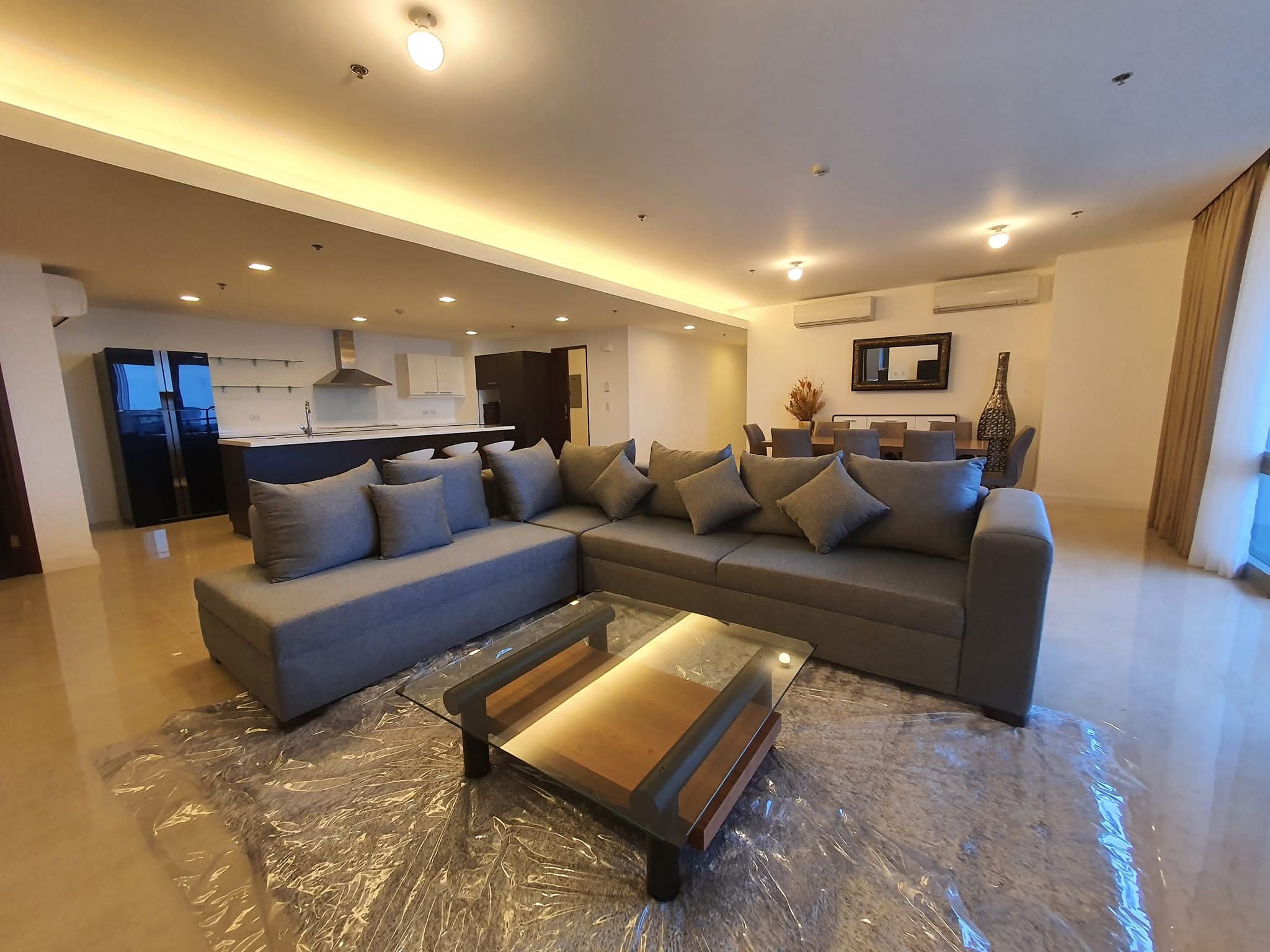Charming4-BedroomCondoUnitforLeaseatTheSuites,BGC,Taguig-1.jpg