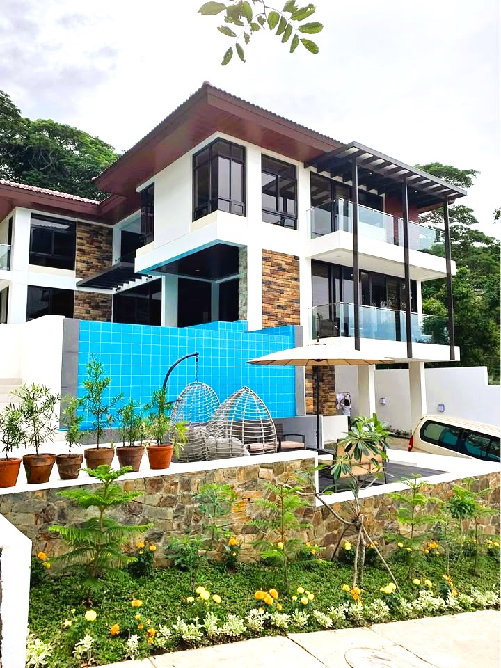 Exquisite6-BedroomHouseandLotforSaleinTerrazasdePuntaFuego,Nasugbu,Batangas-1.jpg