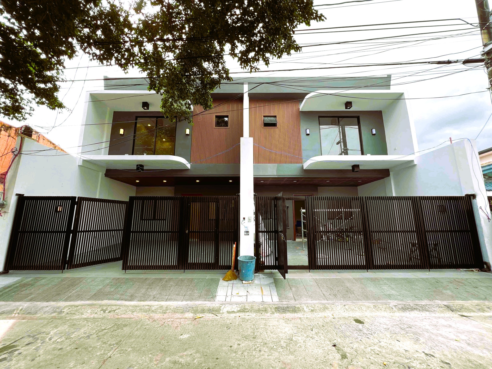 Splendid4-BedroomTownhouseforSaleinBFResort,LasPiñas-1.jpg