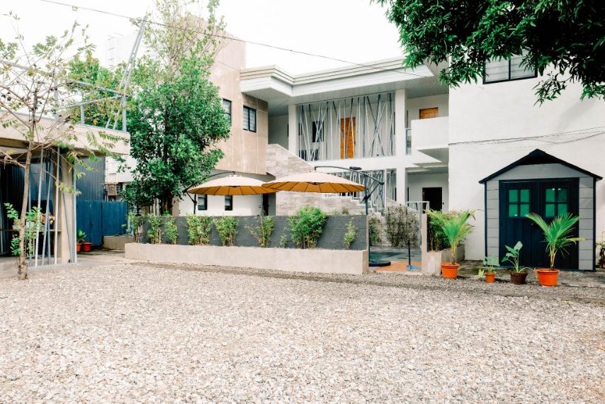 Fabulous8-UnitApartmentforSaleinEstefania,BacolodCity-1.jpg