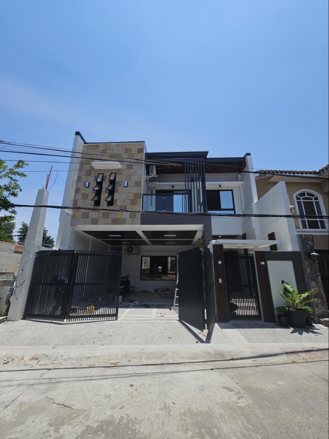 Majestic5-BedroomHouseandLotforSaleinBFResort,LasPiñas-1.jpg