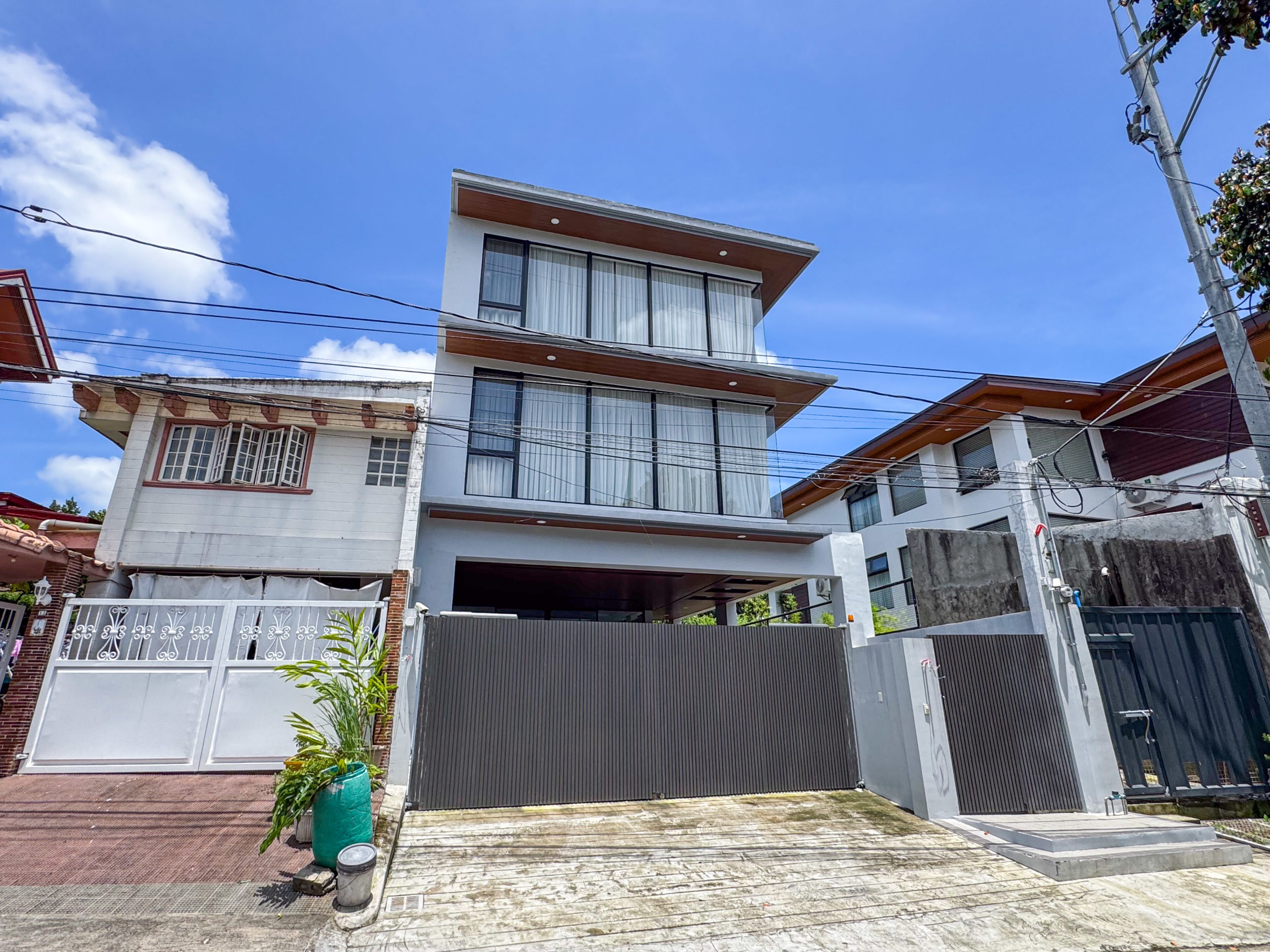 Stunning6-BedroomHouseandLotforSaleinNewManila,QuezonCity-1.jpg