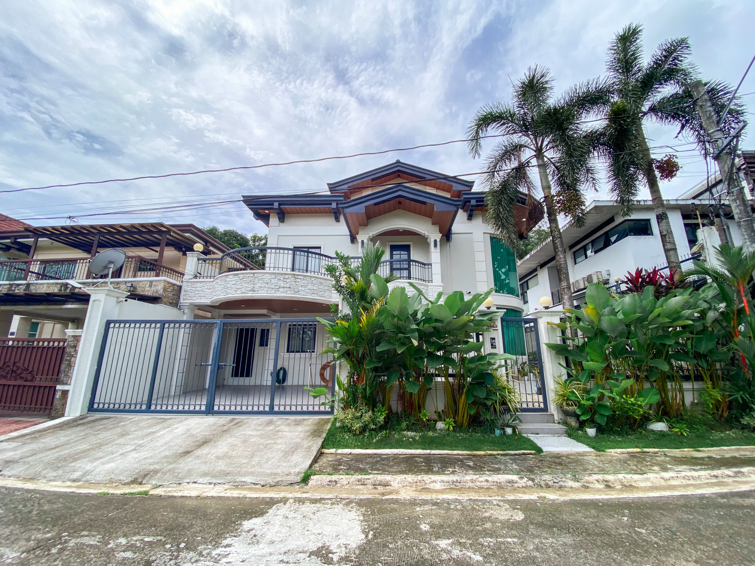 Inviting5-BedroomHouseandLotforSaleinCasaMilan,Fairview,QuezonCity-1.jpg