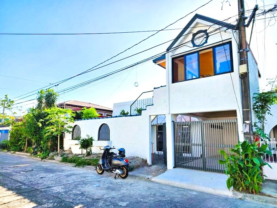 Attrractive4-BedroomHouseandLotforSaleinPillarVillage,LasPiñas-1.jpg