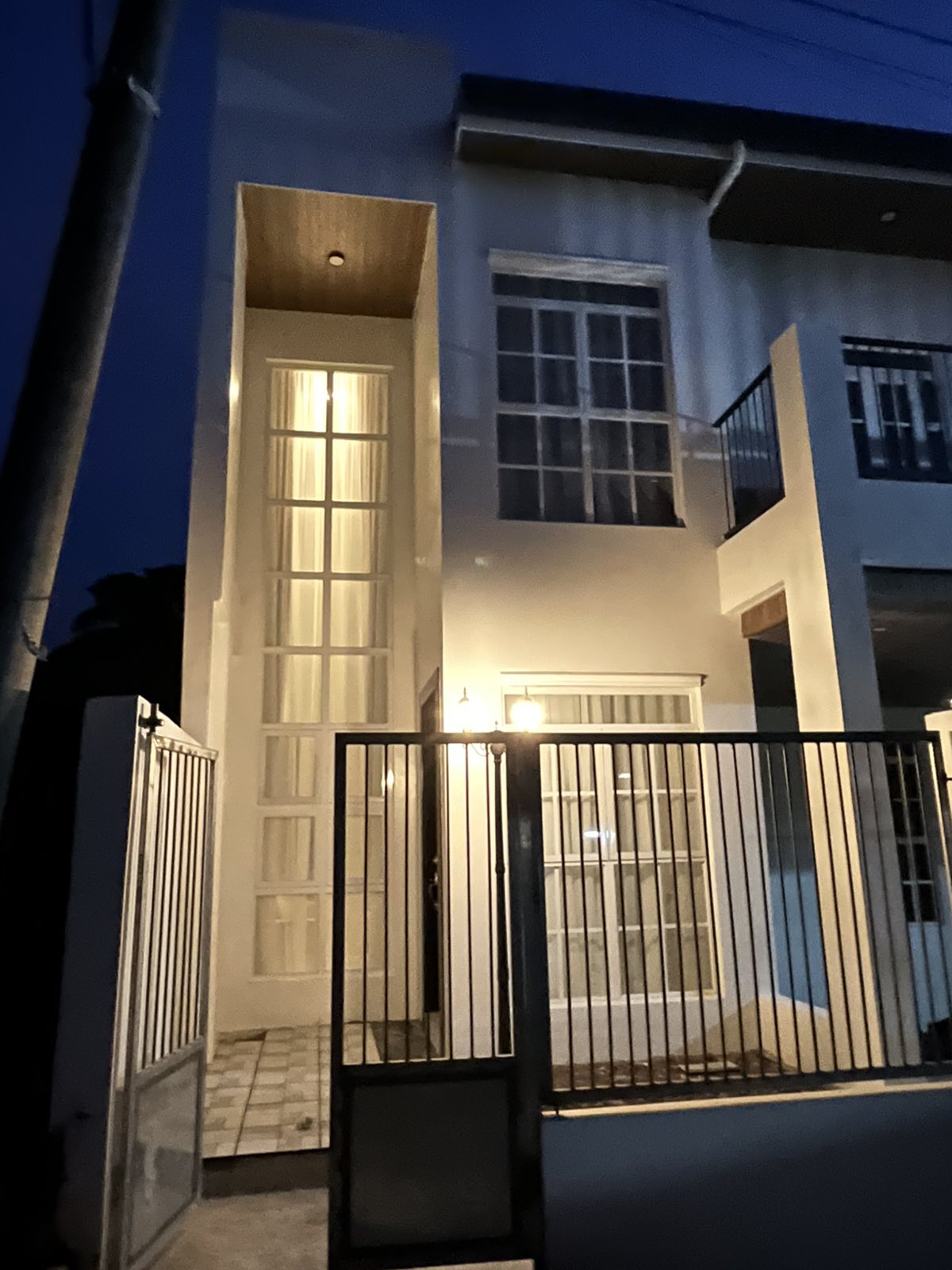 Stunning2-BedroomHouseandLotforSaleinWindsorHeights,TagaytayCity-1.jpg