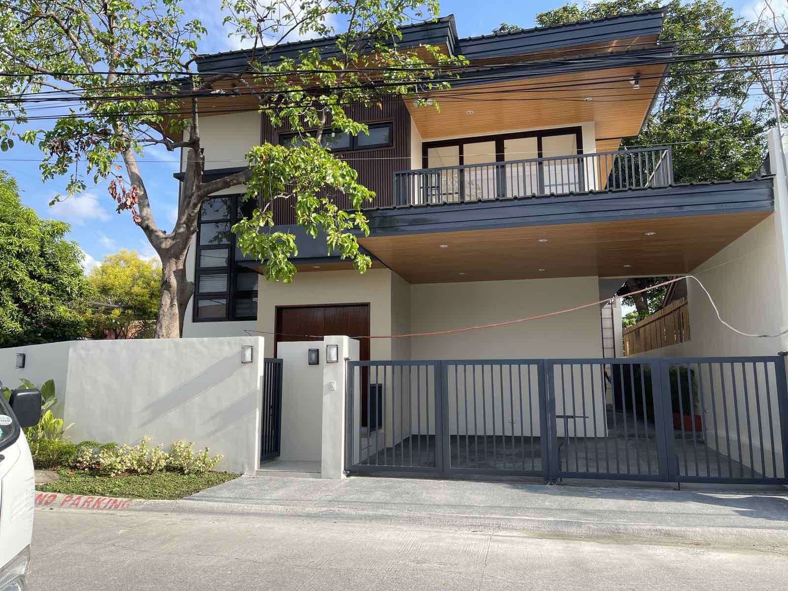 Attractive5-BedroomHouseandLotforSaleinBFHomes,ParañaqueCity-1.jpg