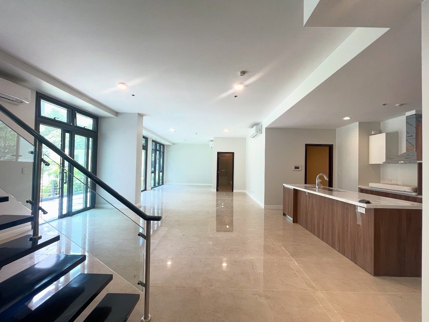 Spacious3-BedroomBiLevelCondoUnitforSaleinArcaSouth,Taguig-1.jpg